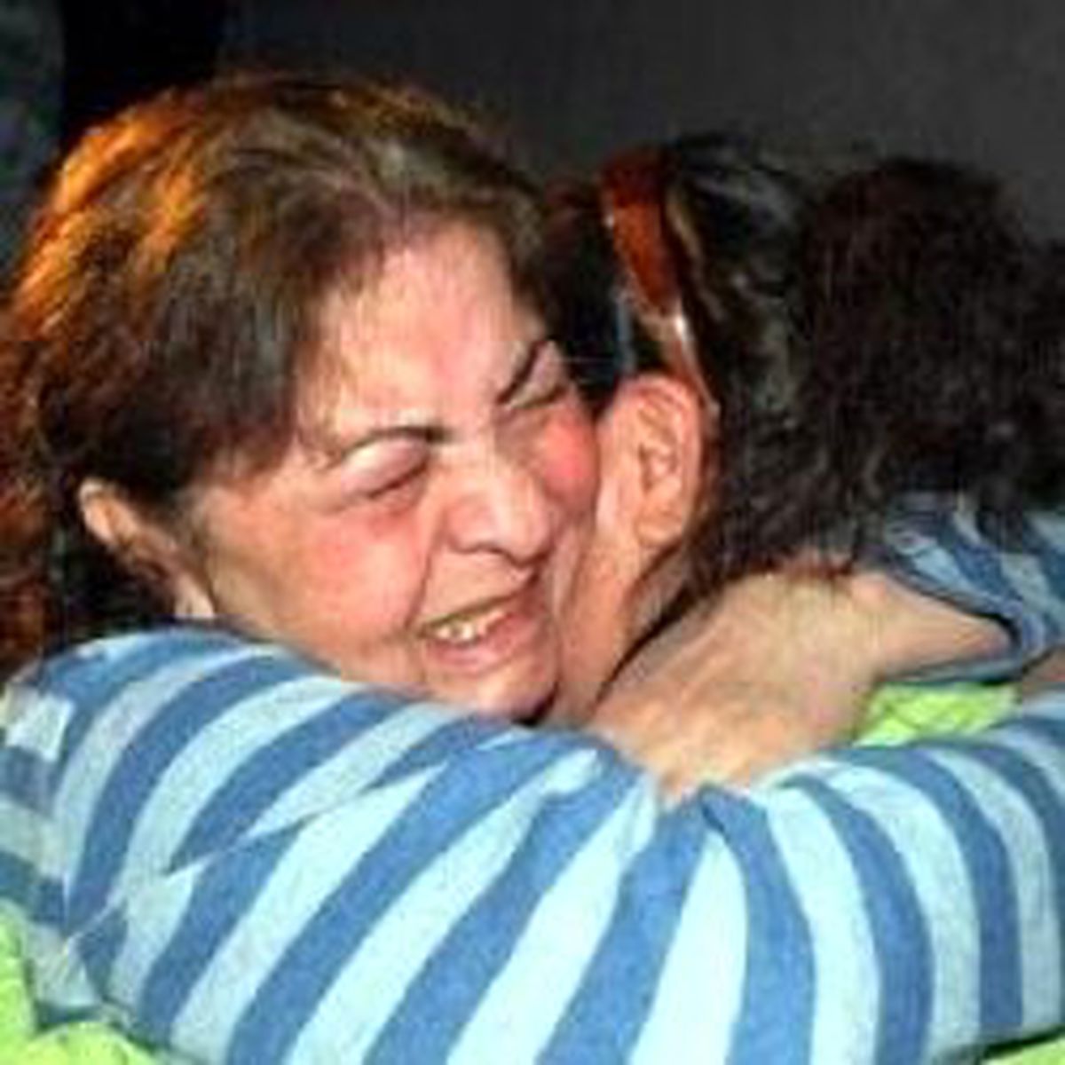 Ölü Bildiği Annesiyle 40 Yıl Sonra Kucaklaştı