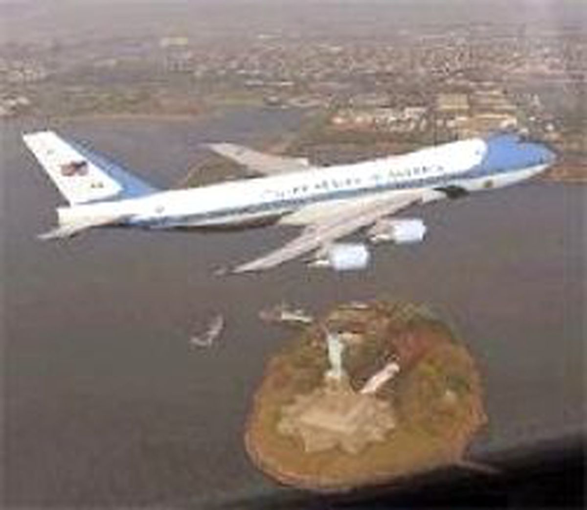 Obama'nın Uçağıyla Korkutan Uçuş İstifa Getirdi