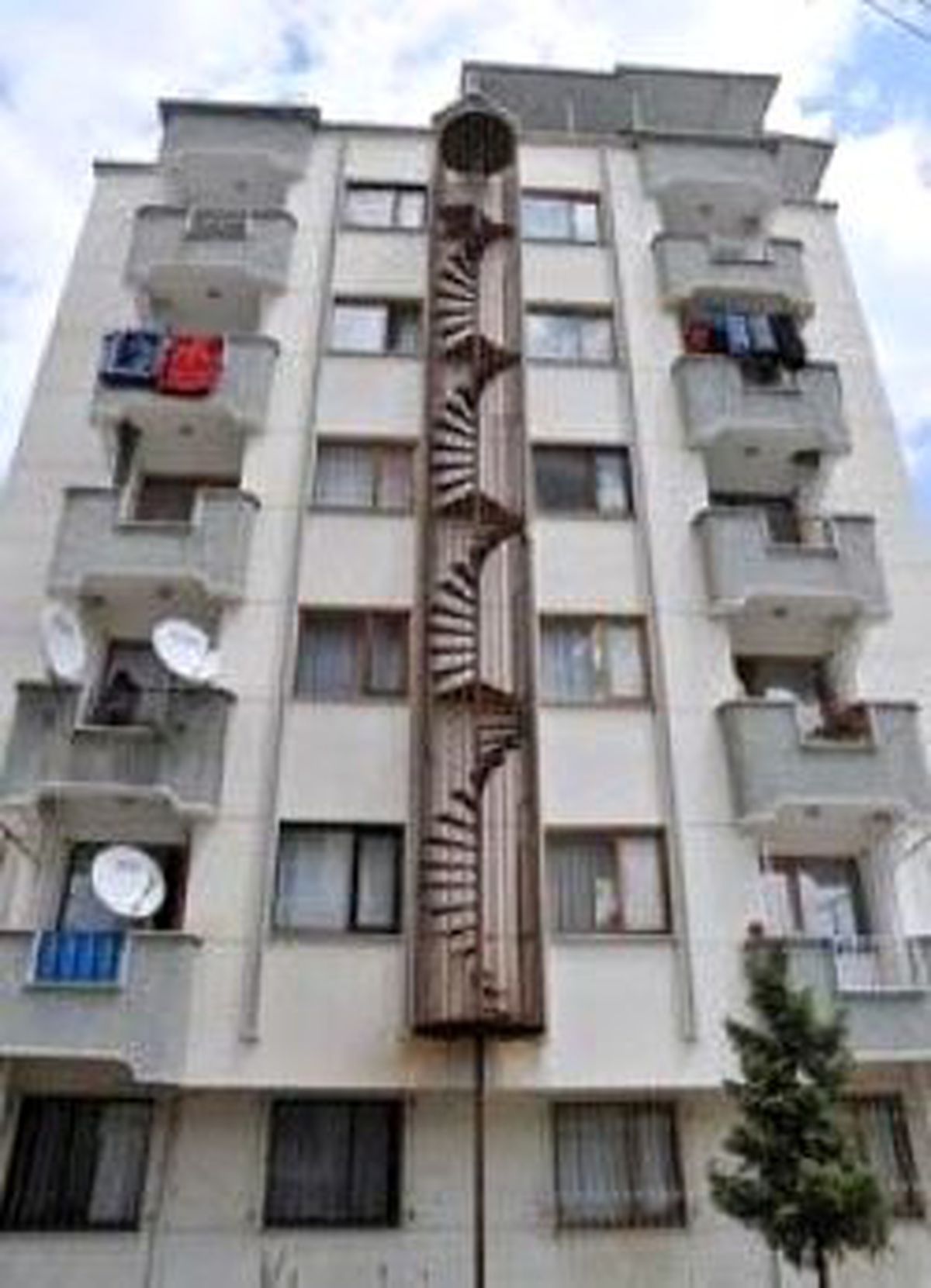 Yangından Kurtulmak Mümkün Merdivenden Asla