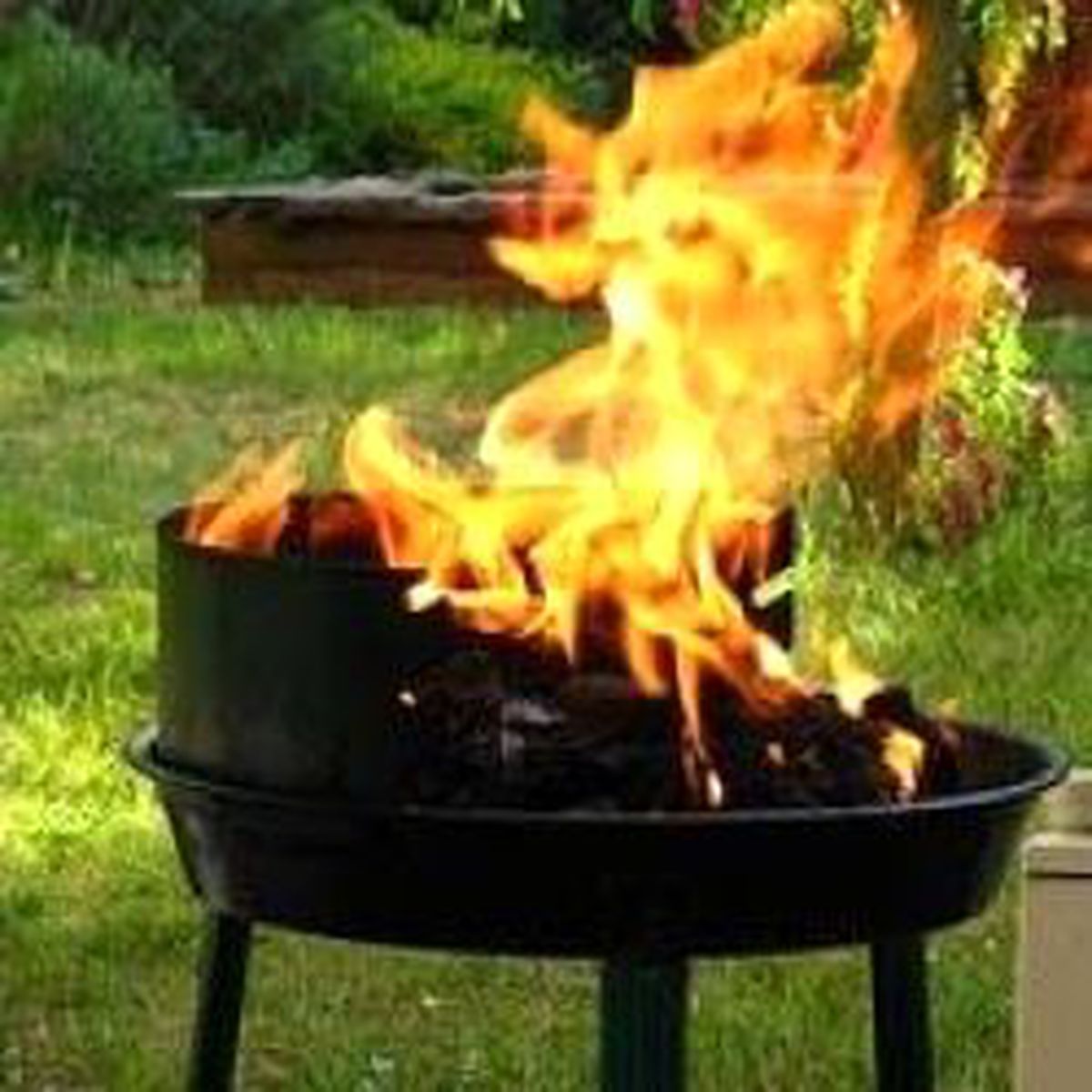 Mangal Yaparken Kendini Yaktı