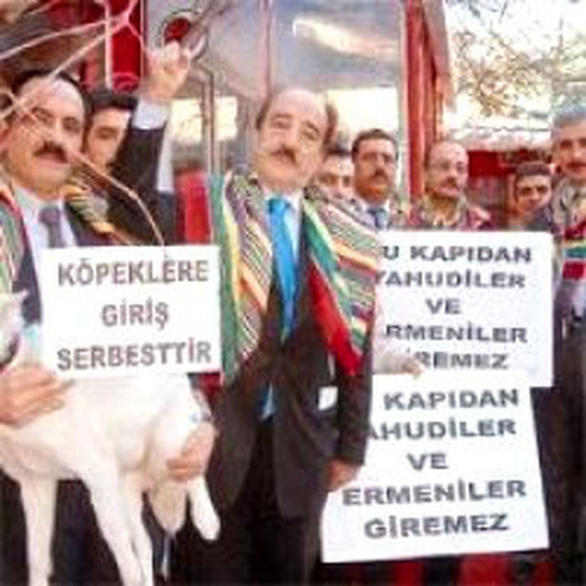 O Afişe 3 Bin Lira Para Cezası