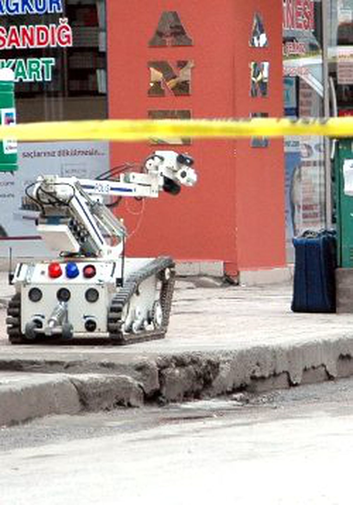 Liseliden Bomba İmha Robotu