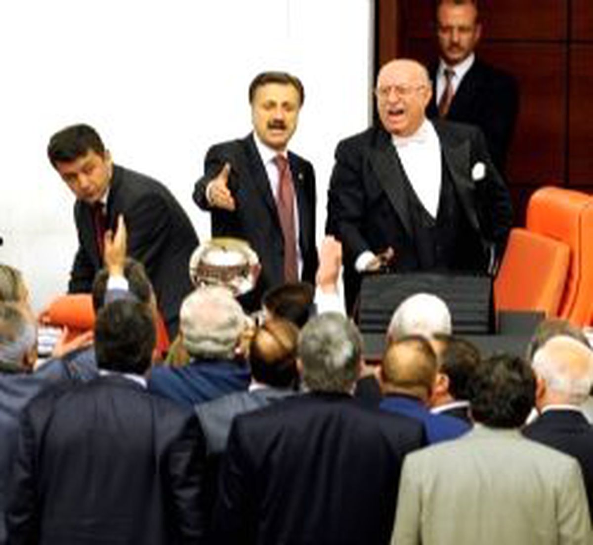 Meclis Karıştı