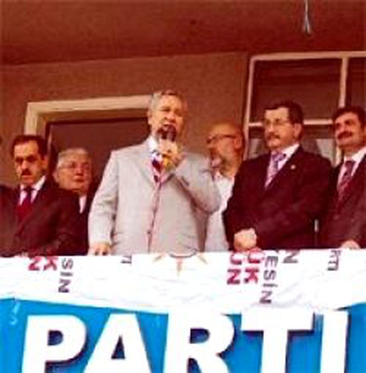 Milletin Kanını Emenleri Hakladık