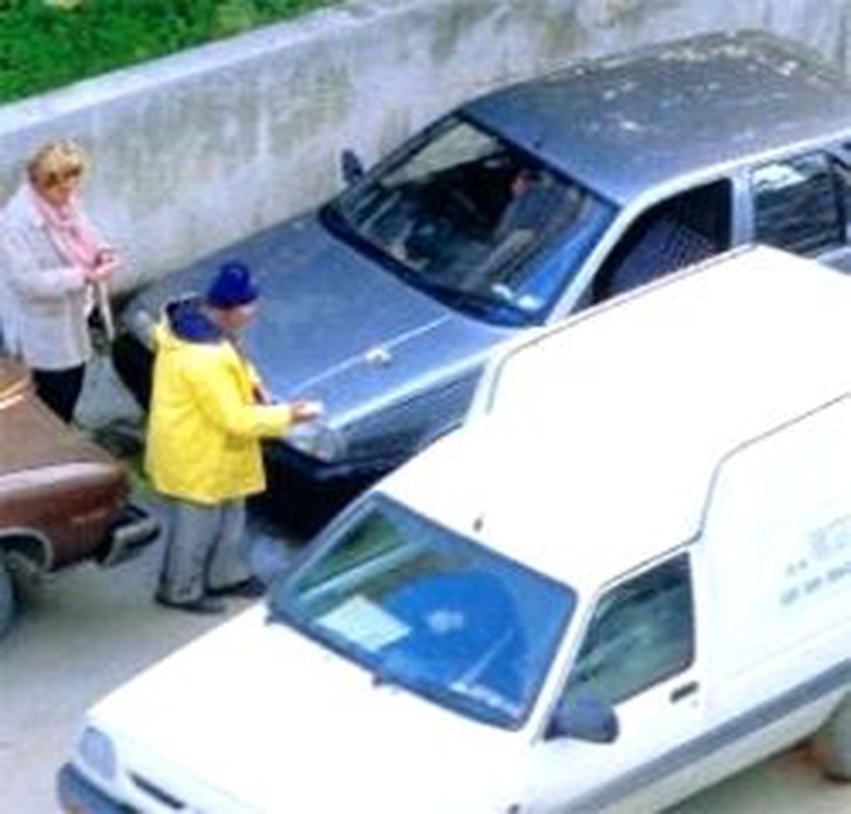 Beşir Abi Şimdi de Otoparka El Attı