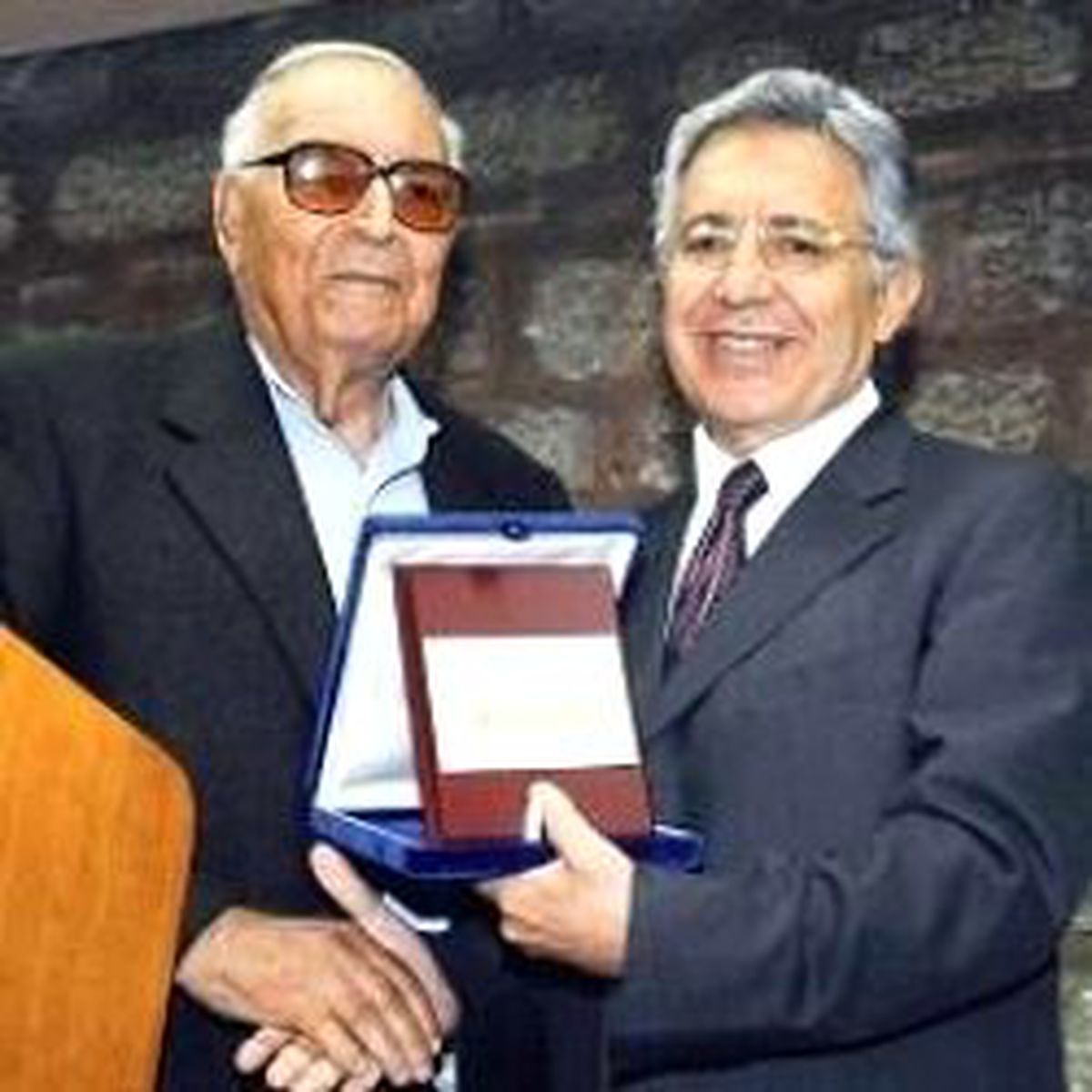 Zülfü Livaneli Ödülünü Yaşar Kemal'den Aldı