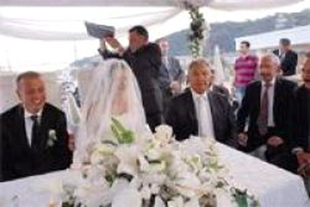 Başkan Nikáh Masasına Oturdu