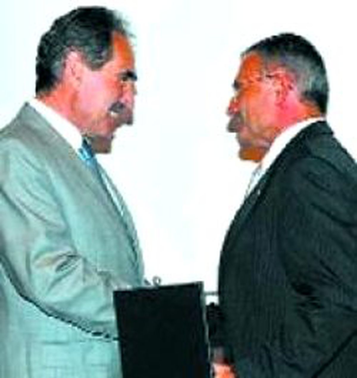 Nazım Gecesinde Bakan Günay'a Teşekkür Plaketi