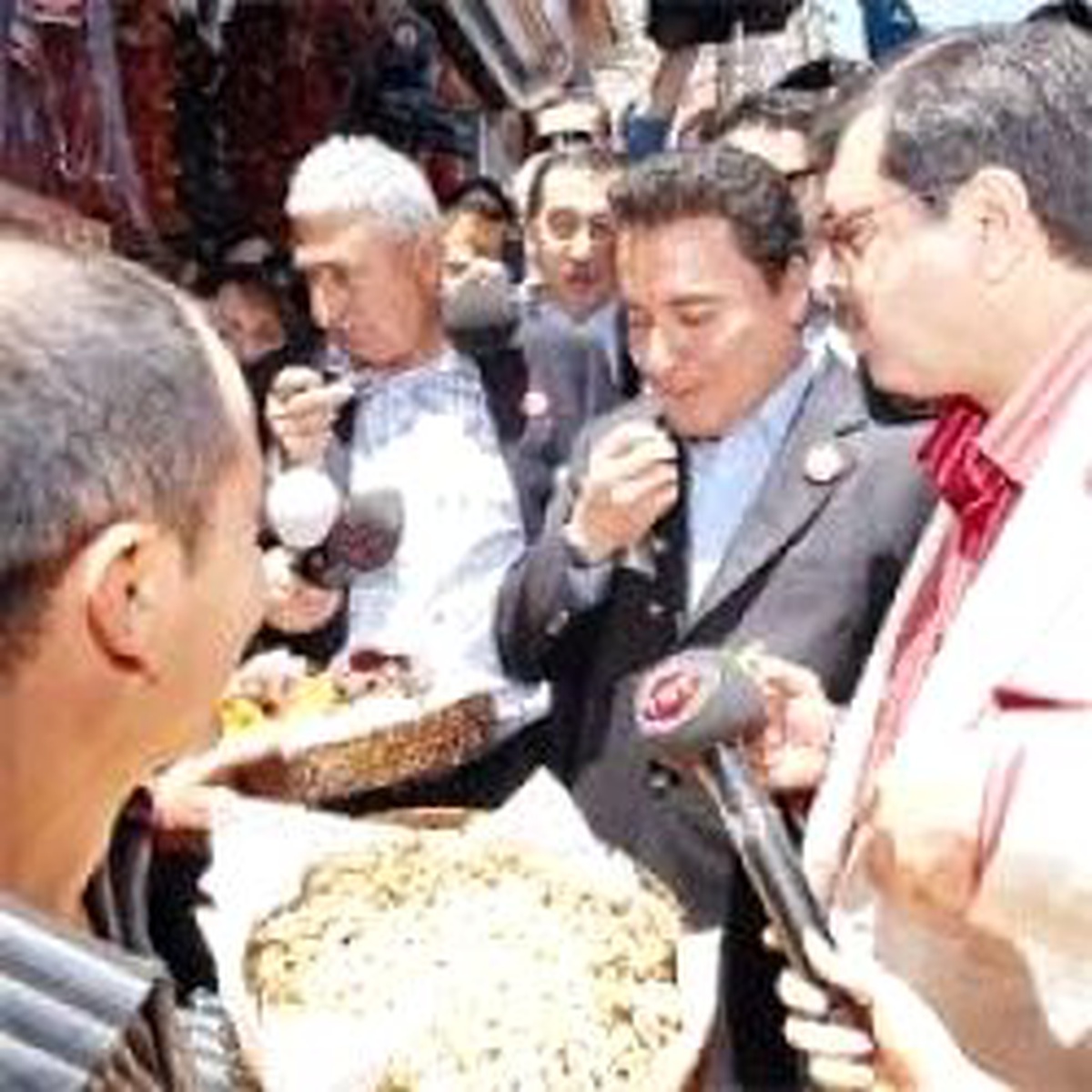 Piyasa Canlansın Diye Alışverişe Çıktı