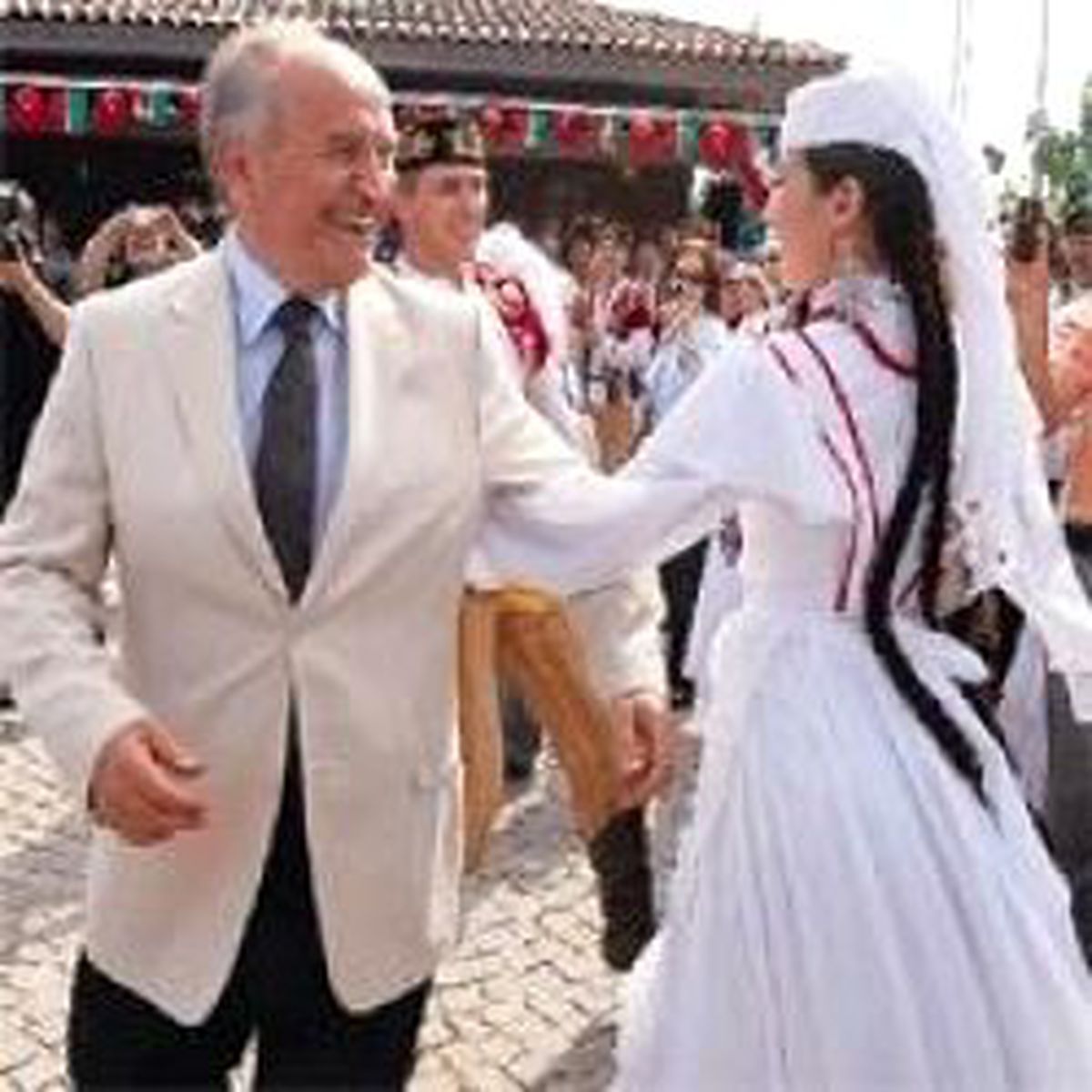 Topbaş'tan Tatar Dansı