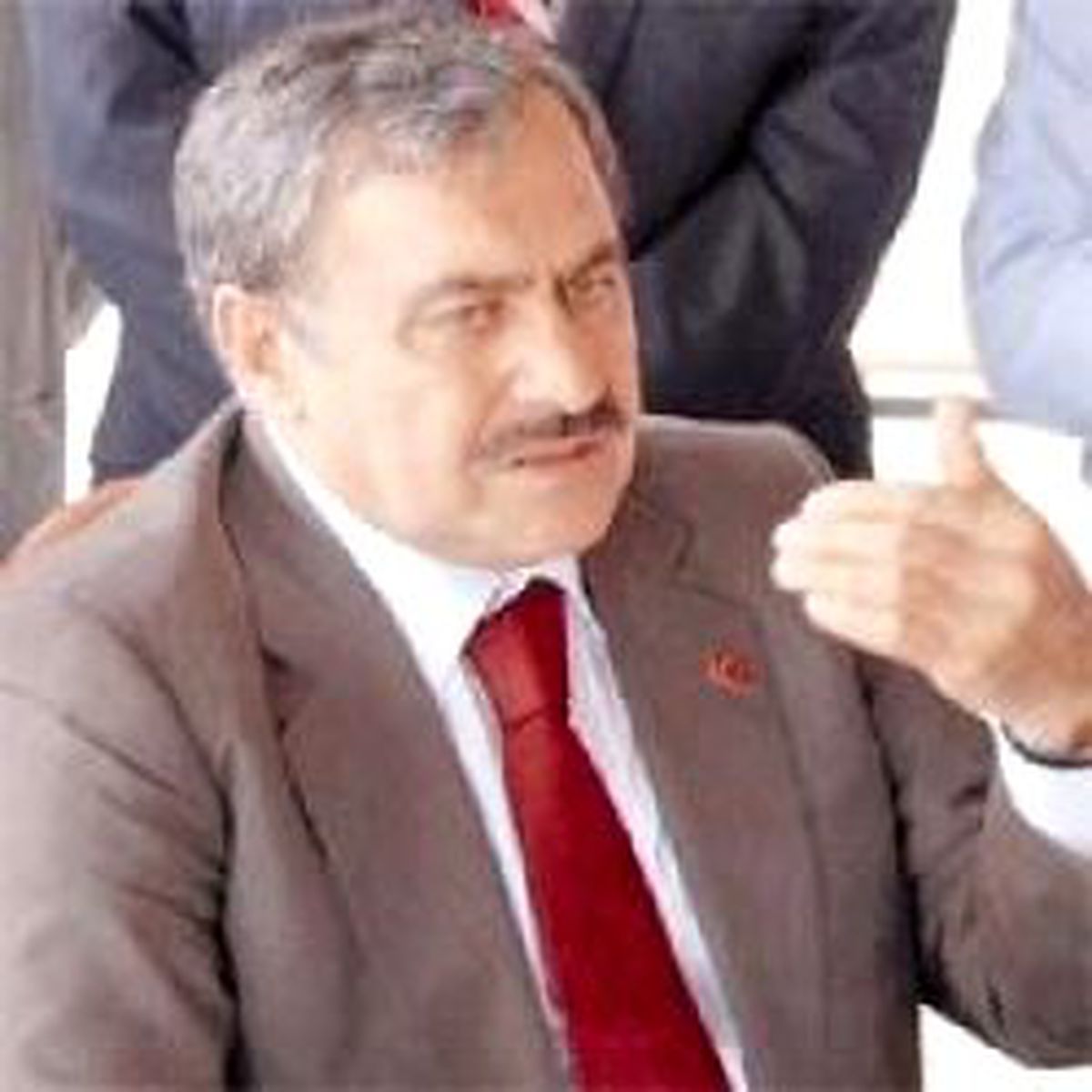 Vali: Yıkın Bakan: Durun