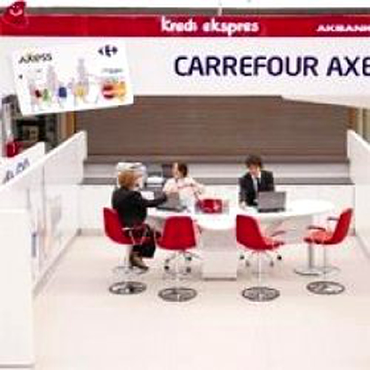 Akbank, Hipermarket Bankacılığına Başladı
