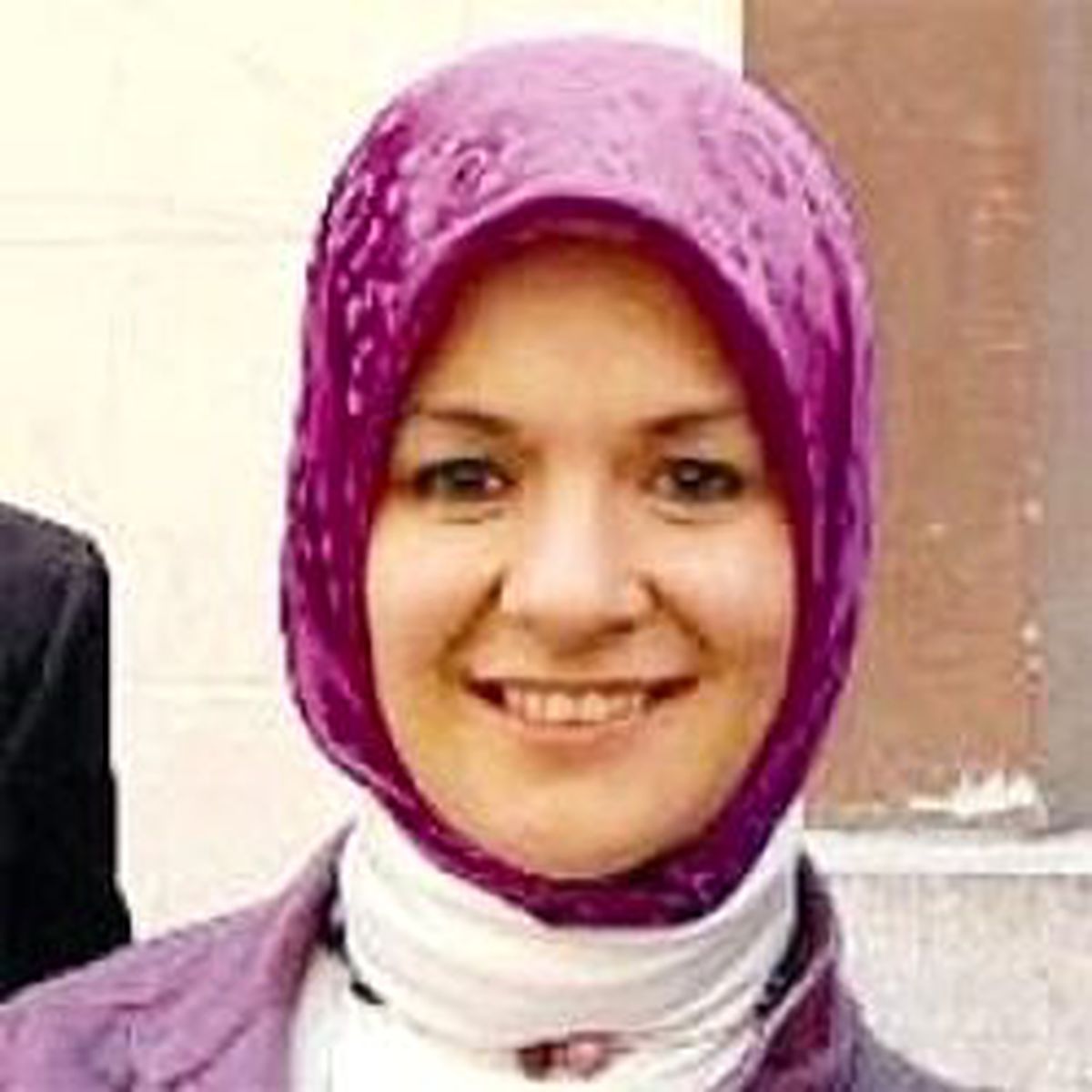 Türbanıyla Yemin Edecek