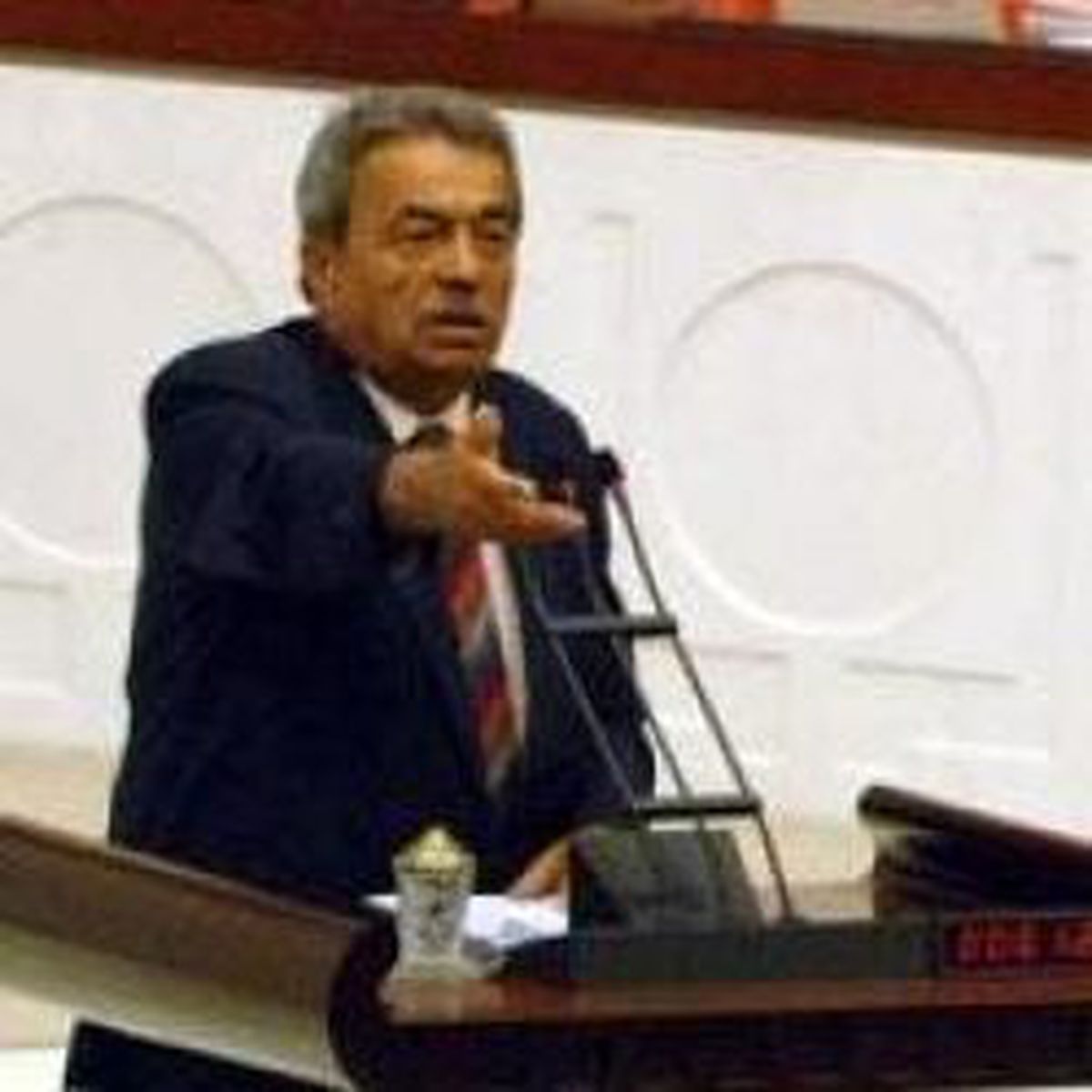 Genç'e AKP'lilerden Uyarı
