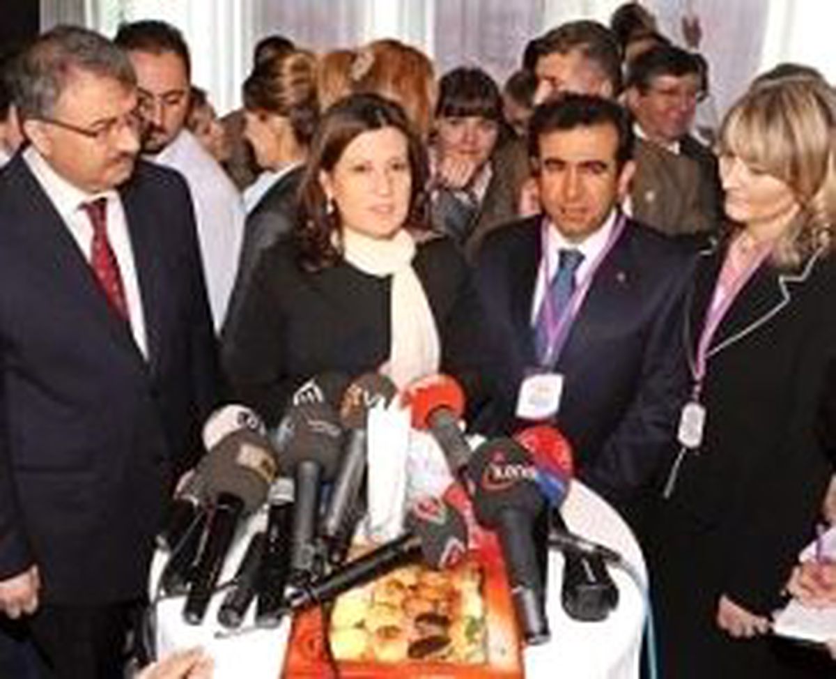 Çubukçu'dan Tek Kadın Müdüre Destek