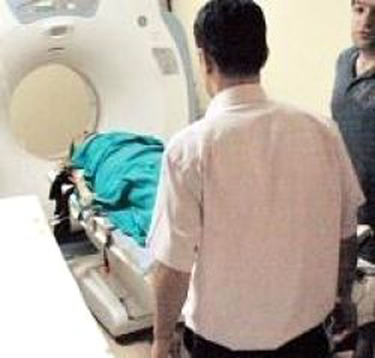 Sedyedeki Kızı Beş Yerinden Bıçakladılar