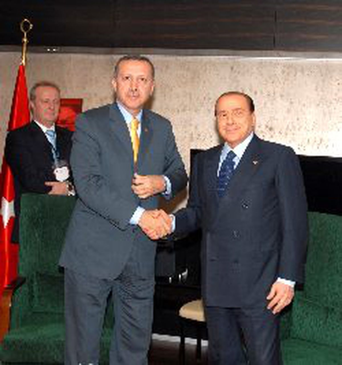 Berlusconi Kontenjanından Davet