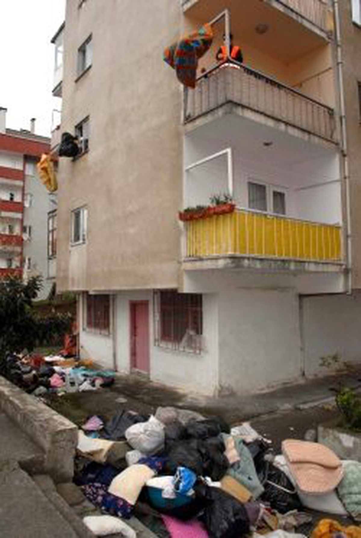 Bir Evden 8 Ton Çöp Çıktı