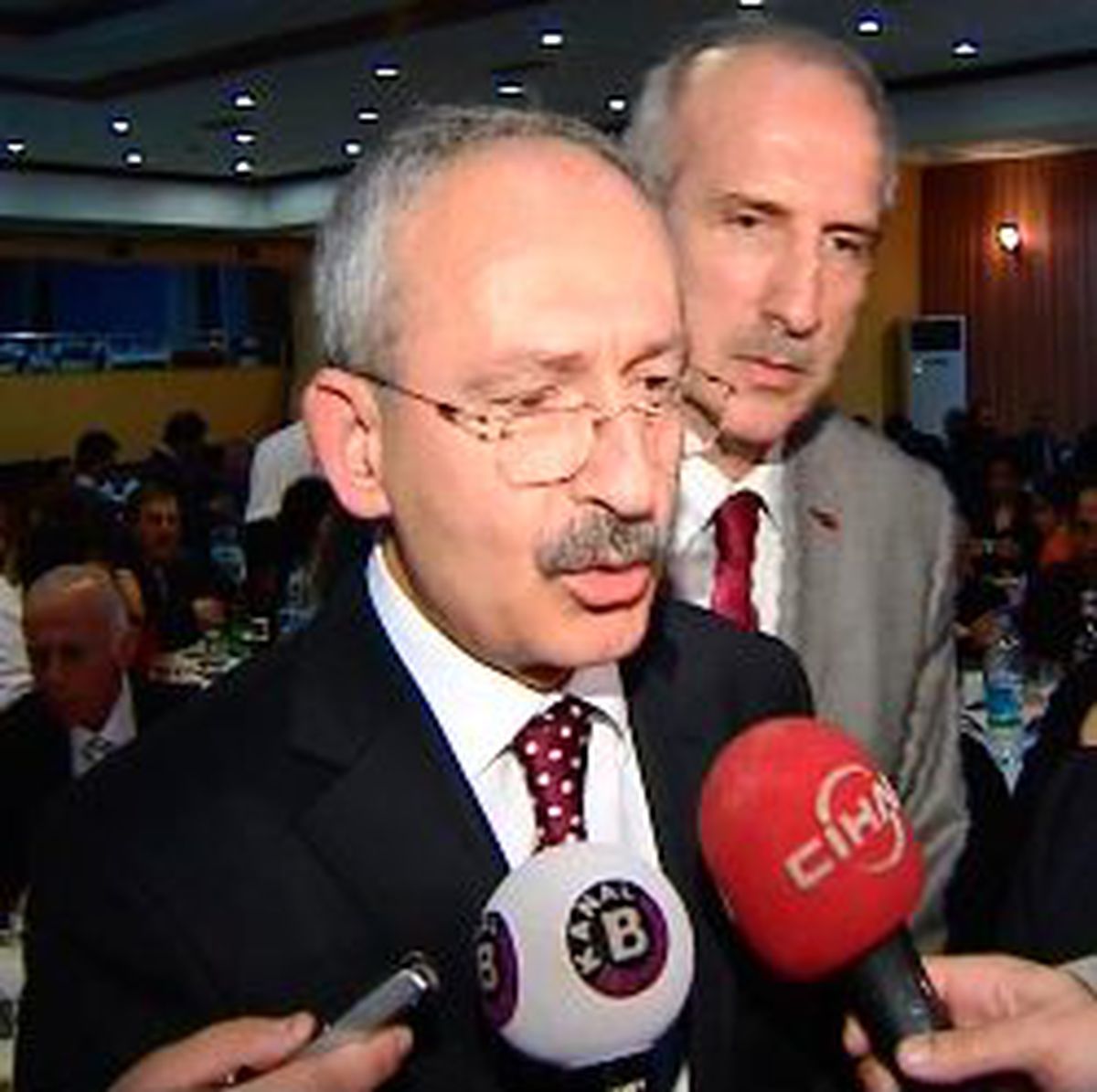 'Koltuğuna Yapışmış Kalkmıyor'