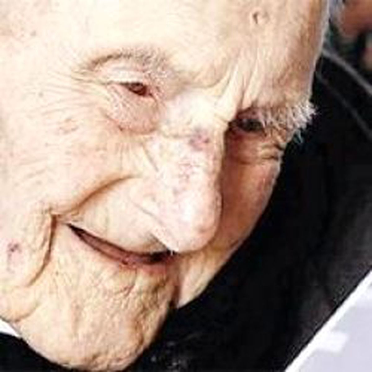 En Yaşlı Adam Öldü