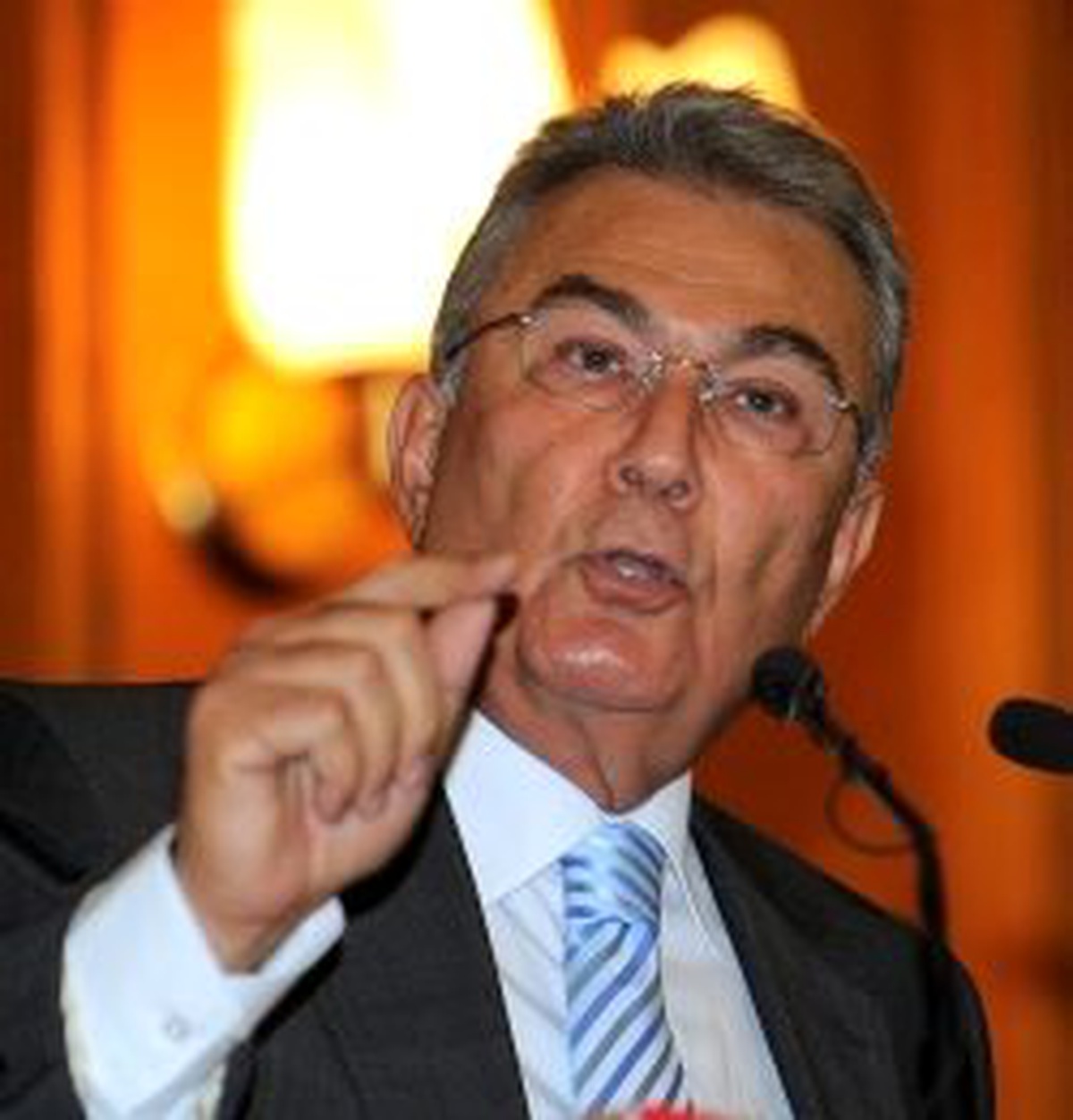 Baykal: Türkiye 12 Günden Beri Karanlıktadır