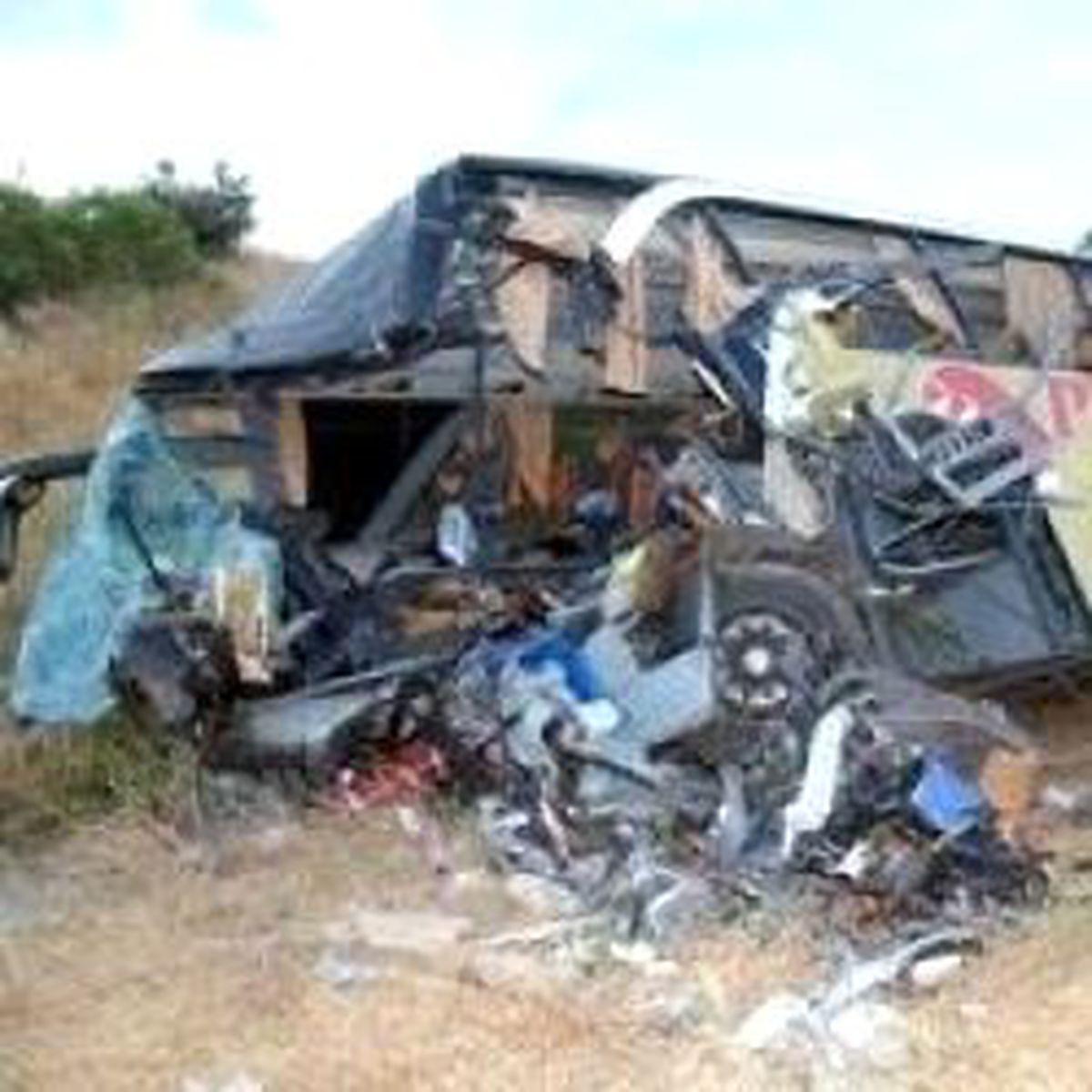 Otobüs Uçuruma Yuvarlandı: 5 Ölü, 28 Yaralı