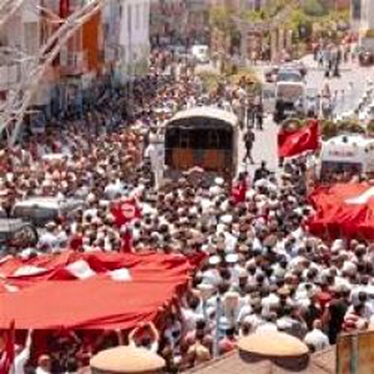 Tarsus Bağrına Bastı