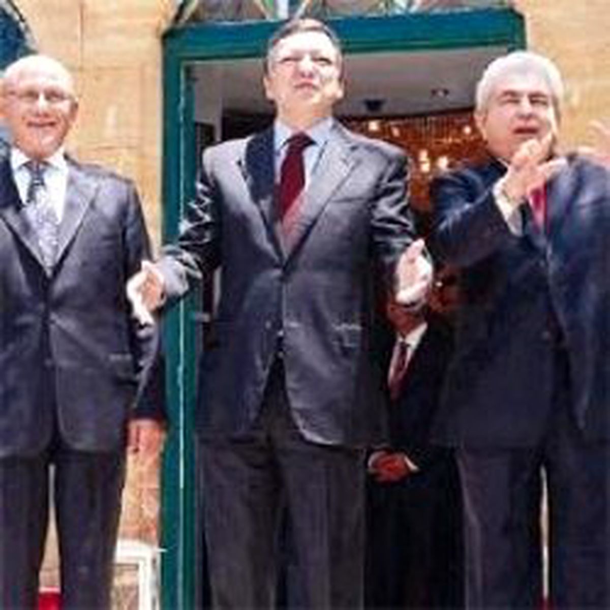 Barroso'dan Oy Karşılığı Rumlara Destek