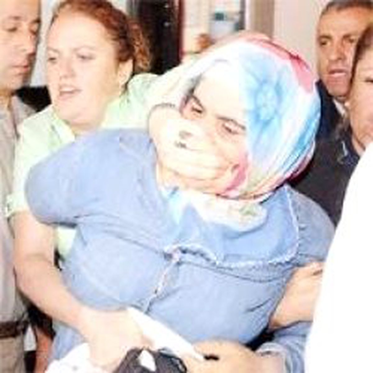 Depremzedeleri Yaklaştırmadılar