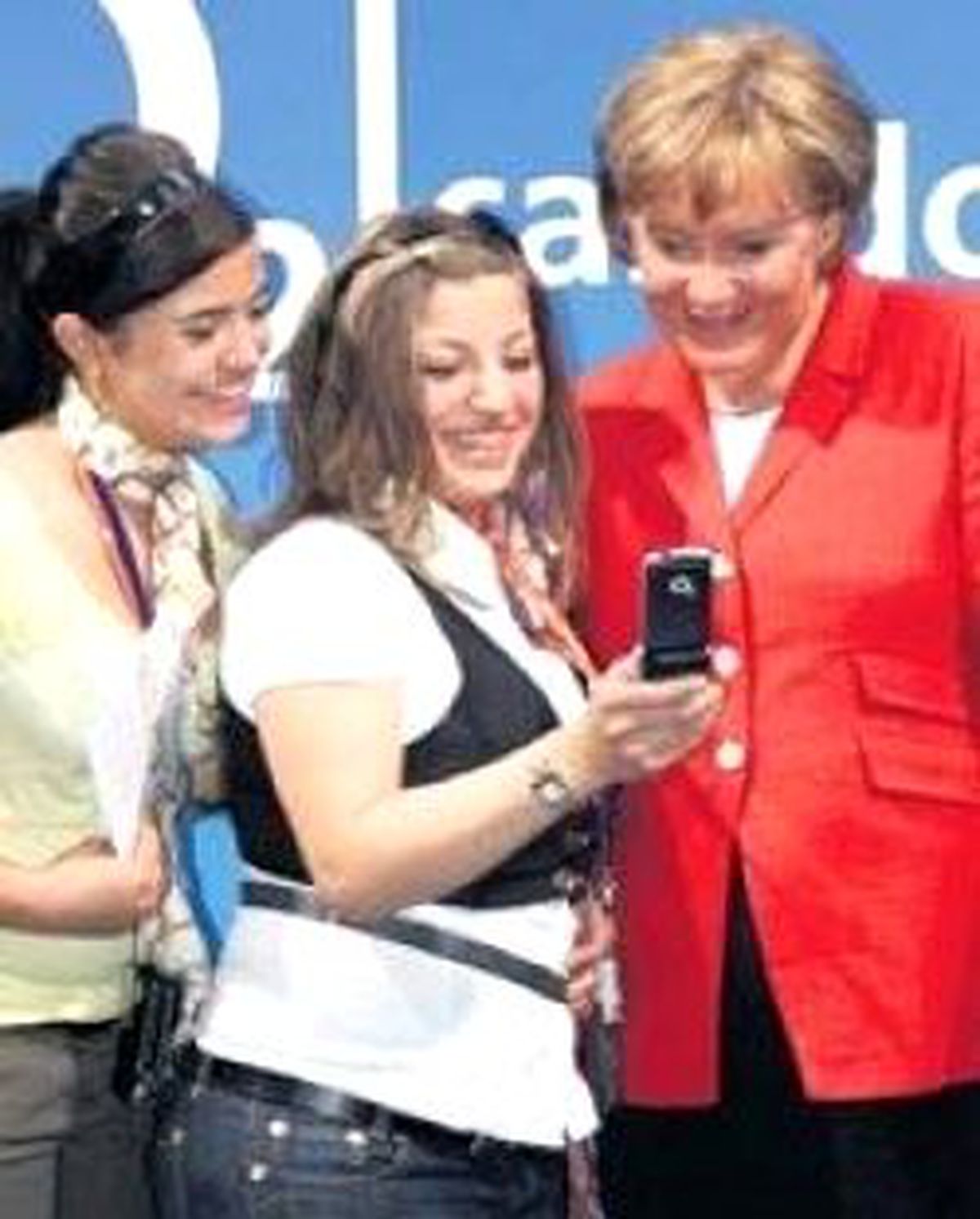 Merkel'i Zorda Bırakan Anket