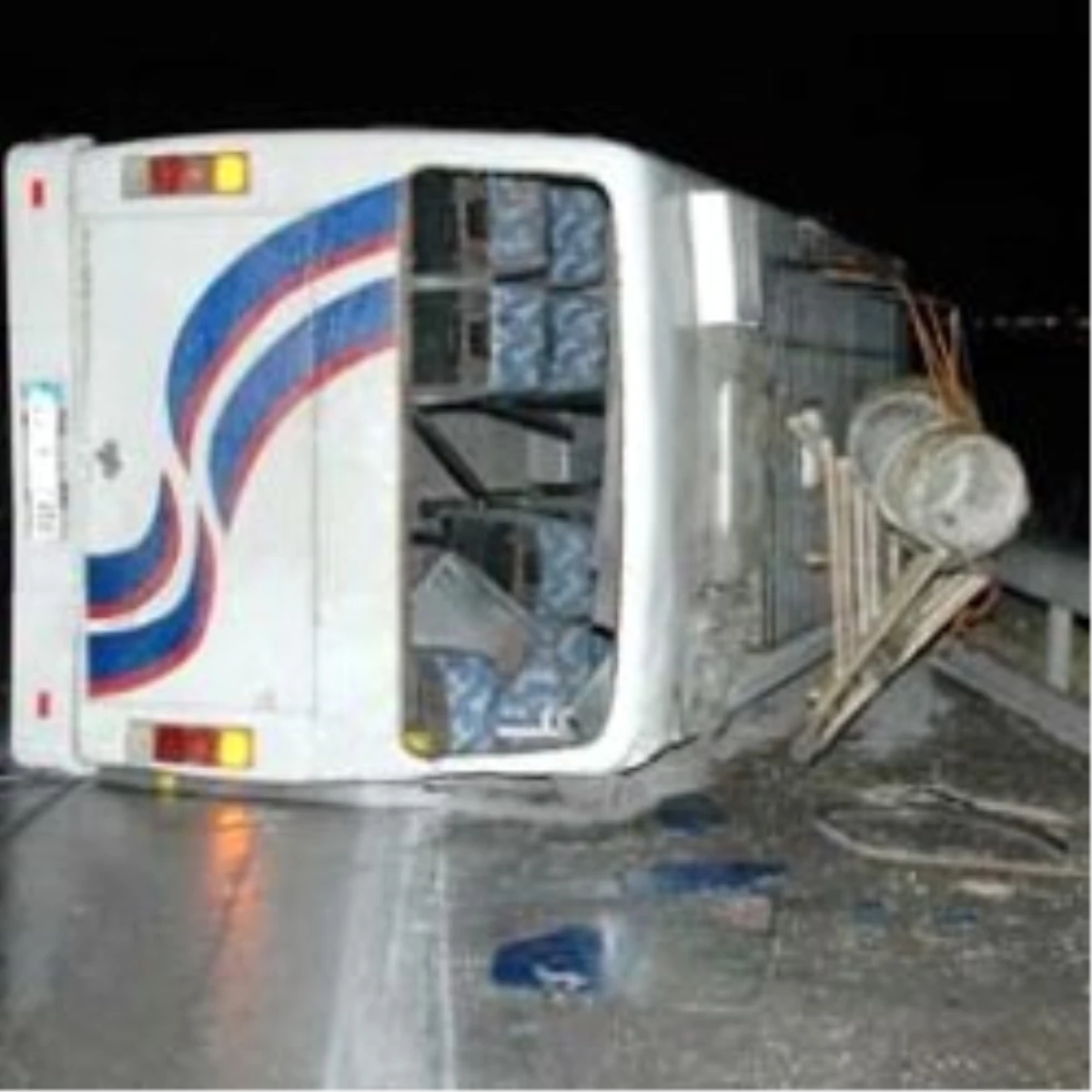 Yolcu Otobüsü Devrildi: 5 Ölü