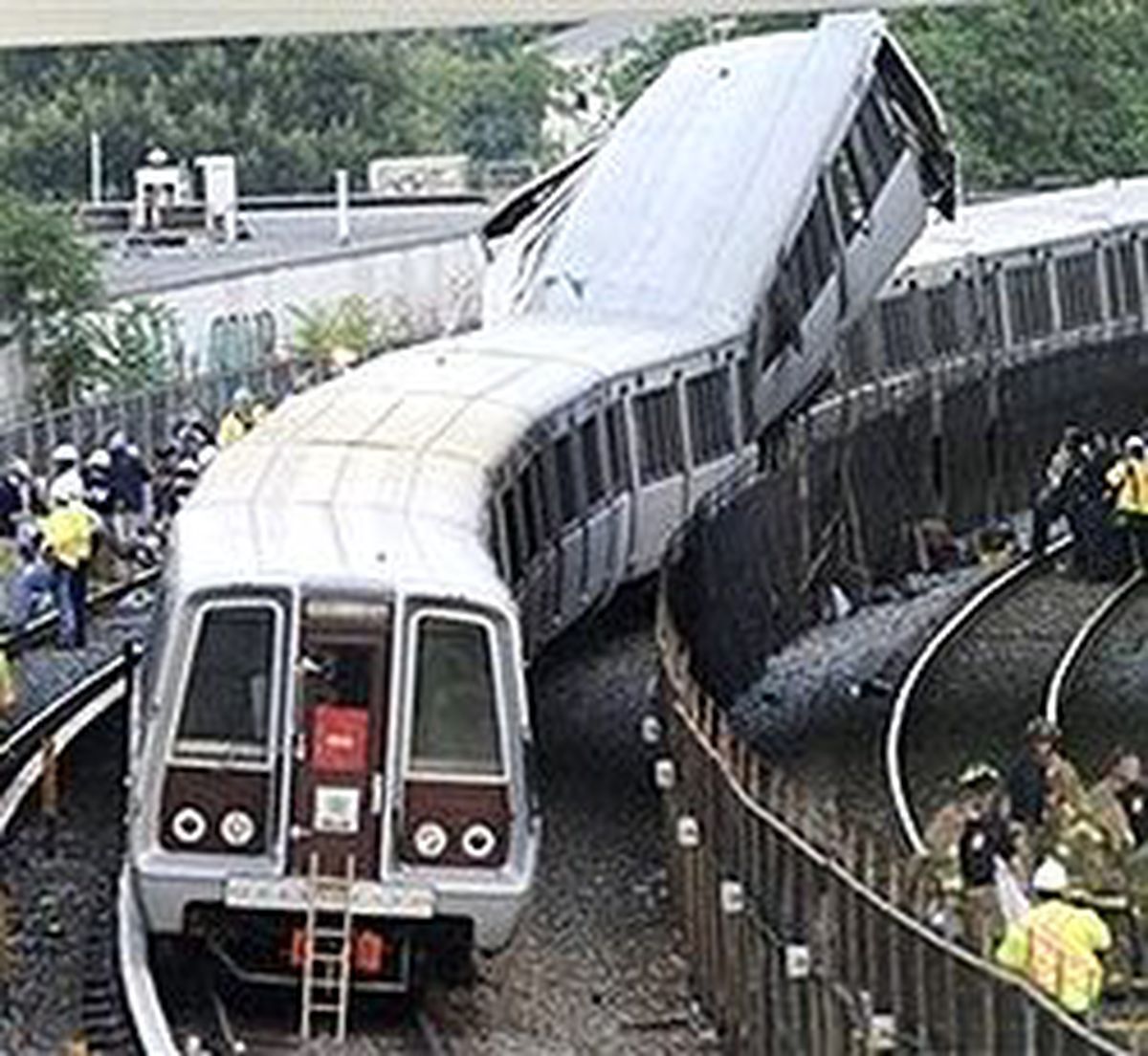 Feci Tren Kazası: 13 Ölü