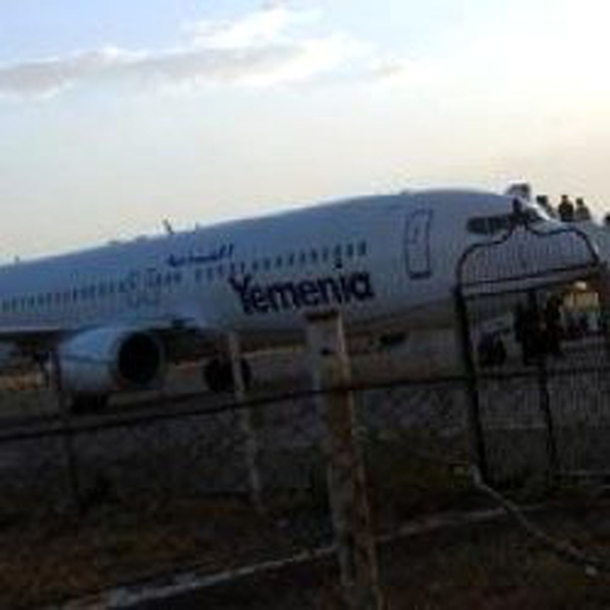 Yemen Yolcu Uçağı Düştü