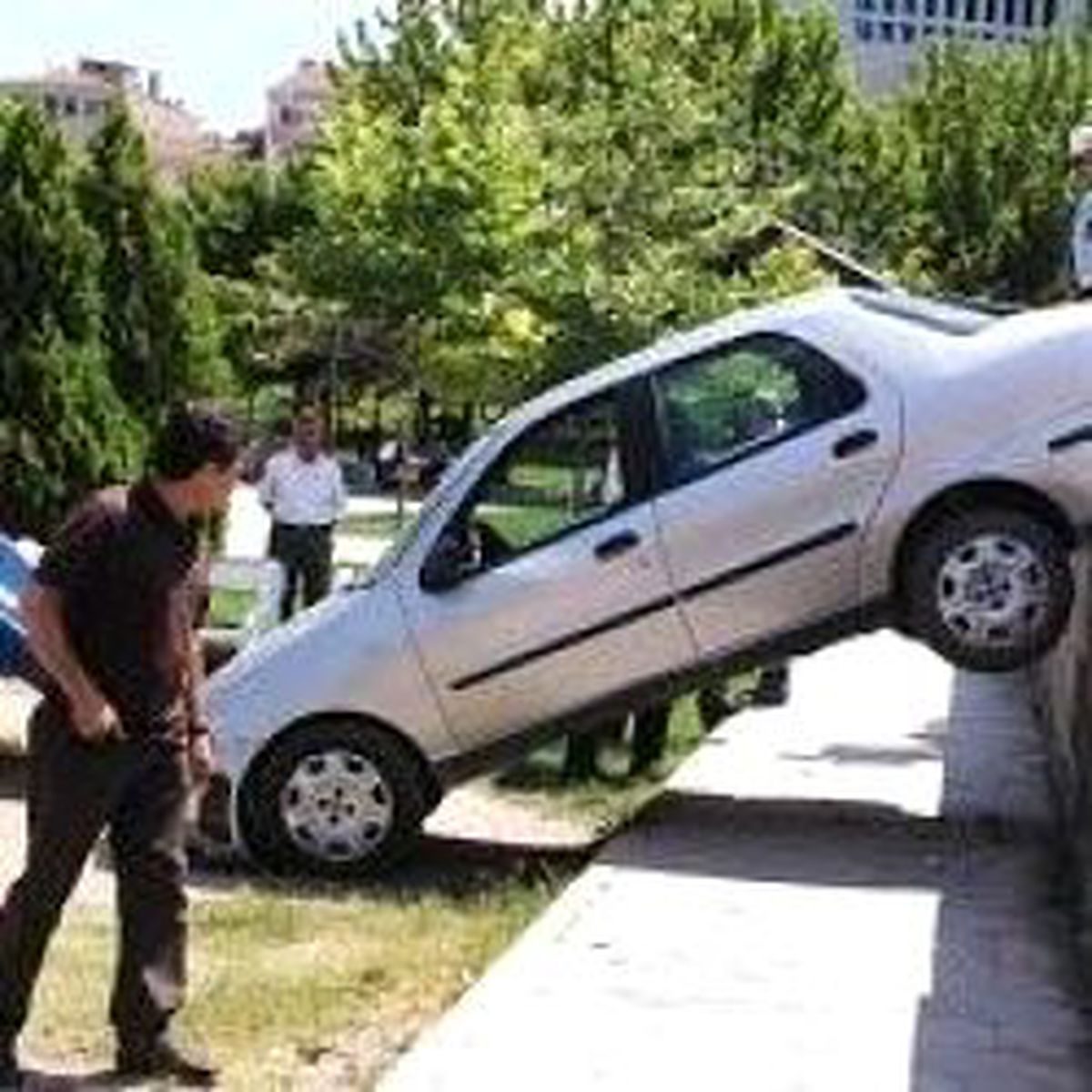 Otoparktan Çocuk Parkına Uçtu