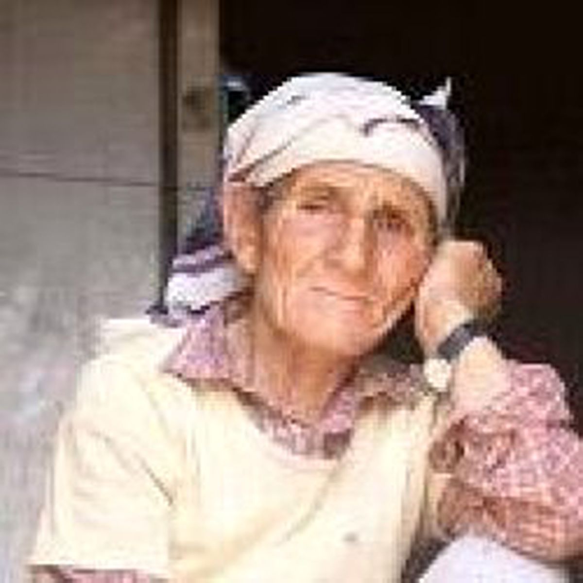 Ağaç Kesen Yaşlı Kadına Ev Hapsi
