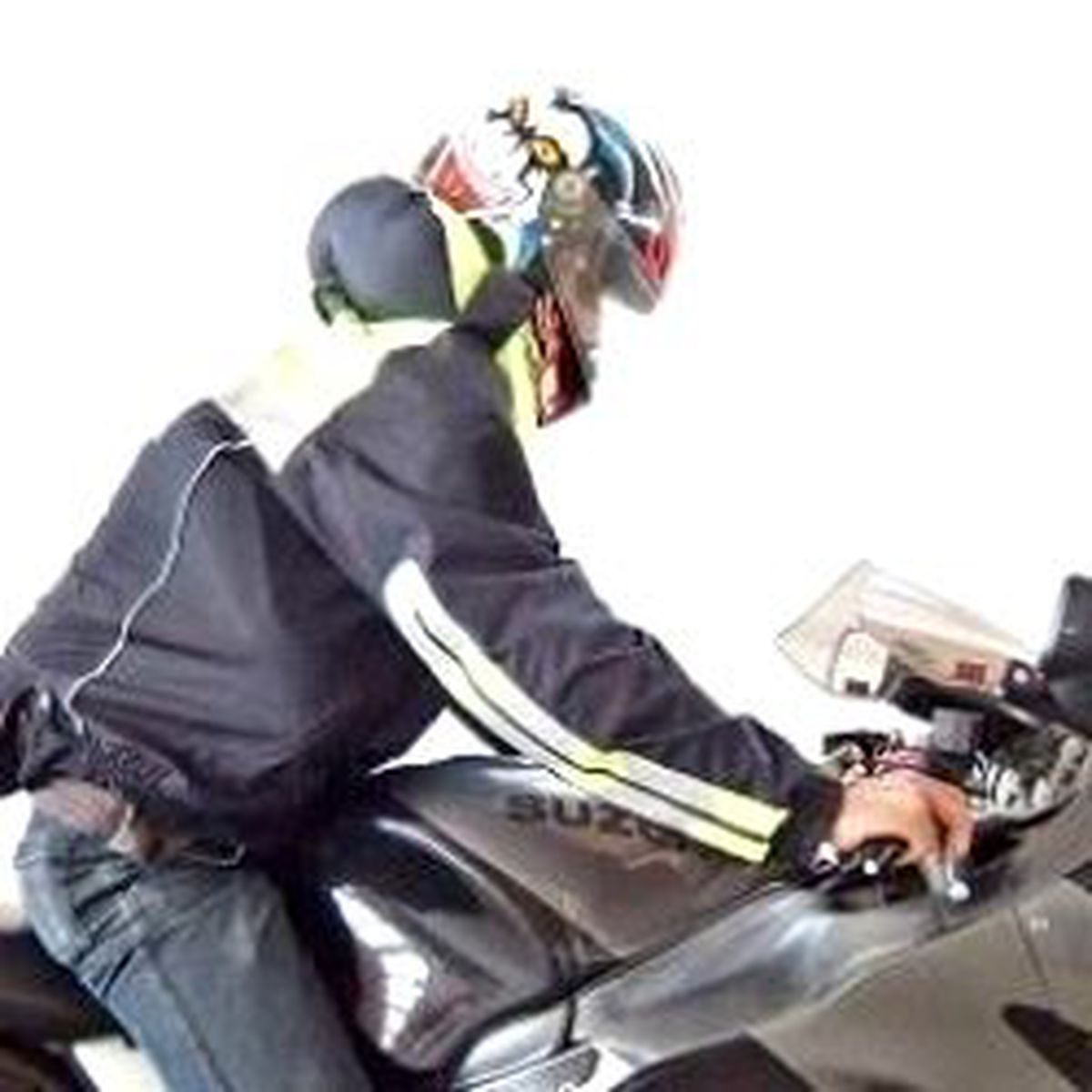 Askere, Polise Elbiseyle Büyüdü, Airbag'li Motosiklet Yeleği Yaptı