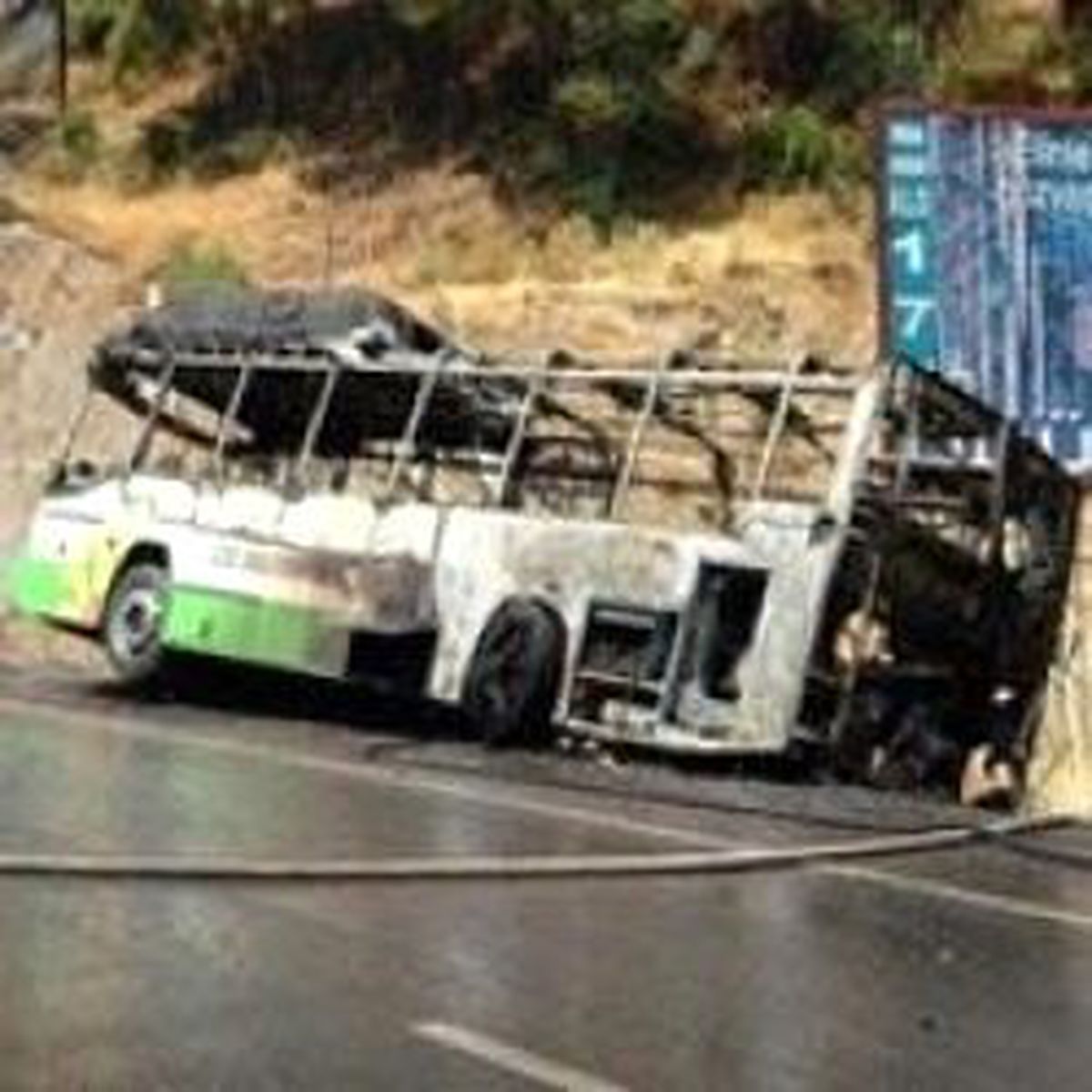 Otobüste Çıkan Yangın Ormana Sıçradı