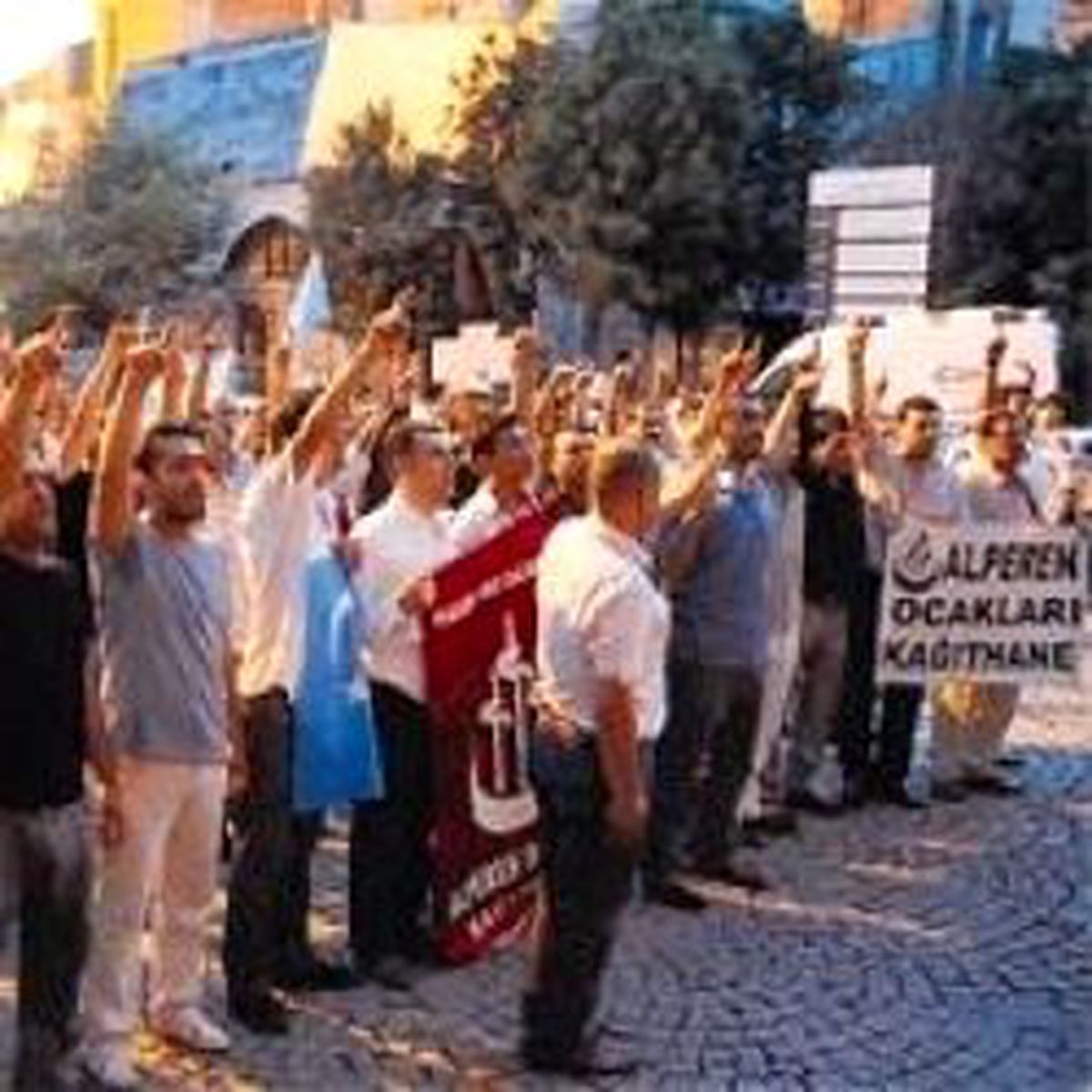 İdil Biret Konserine Alperen Engeli
