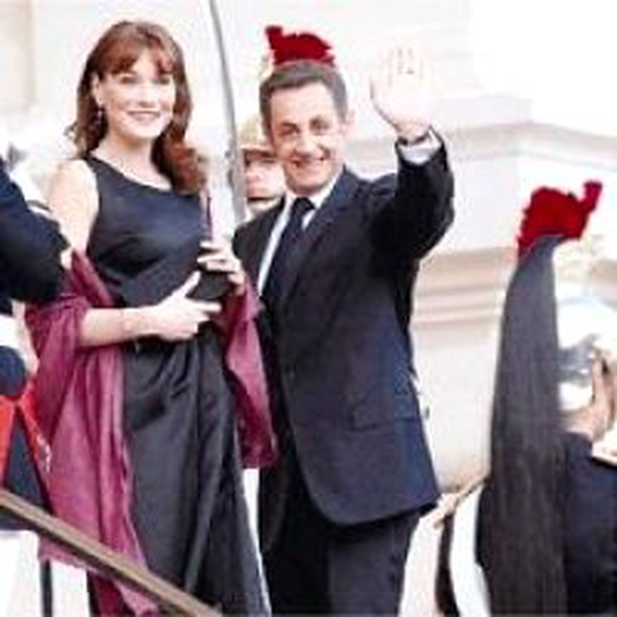 Sarkozy Karısına Özendi