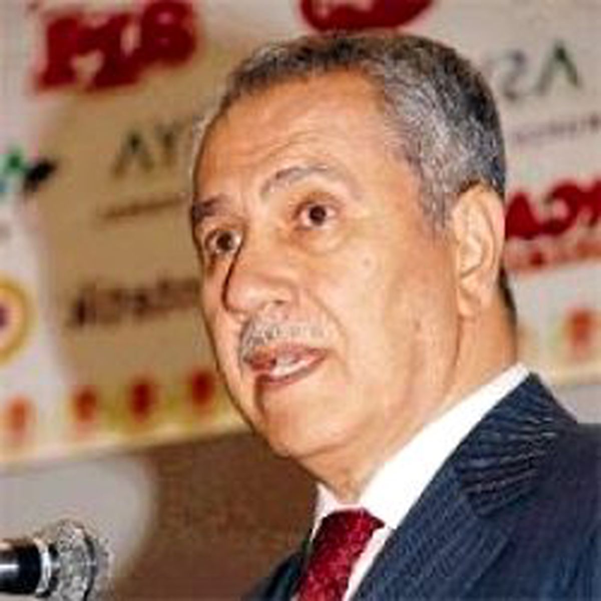 'Antidemokratik Liderler Çareyi Yasakta Aradılar'