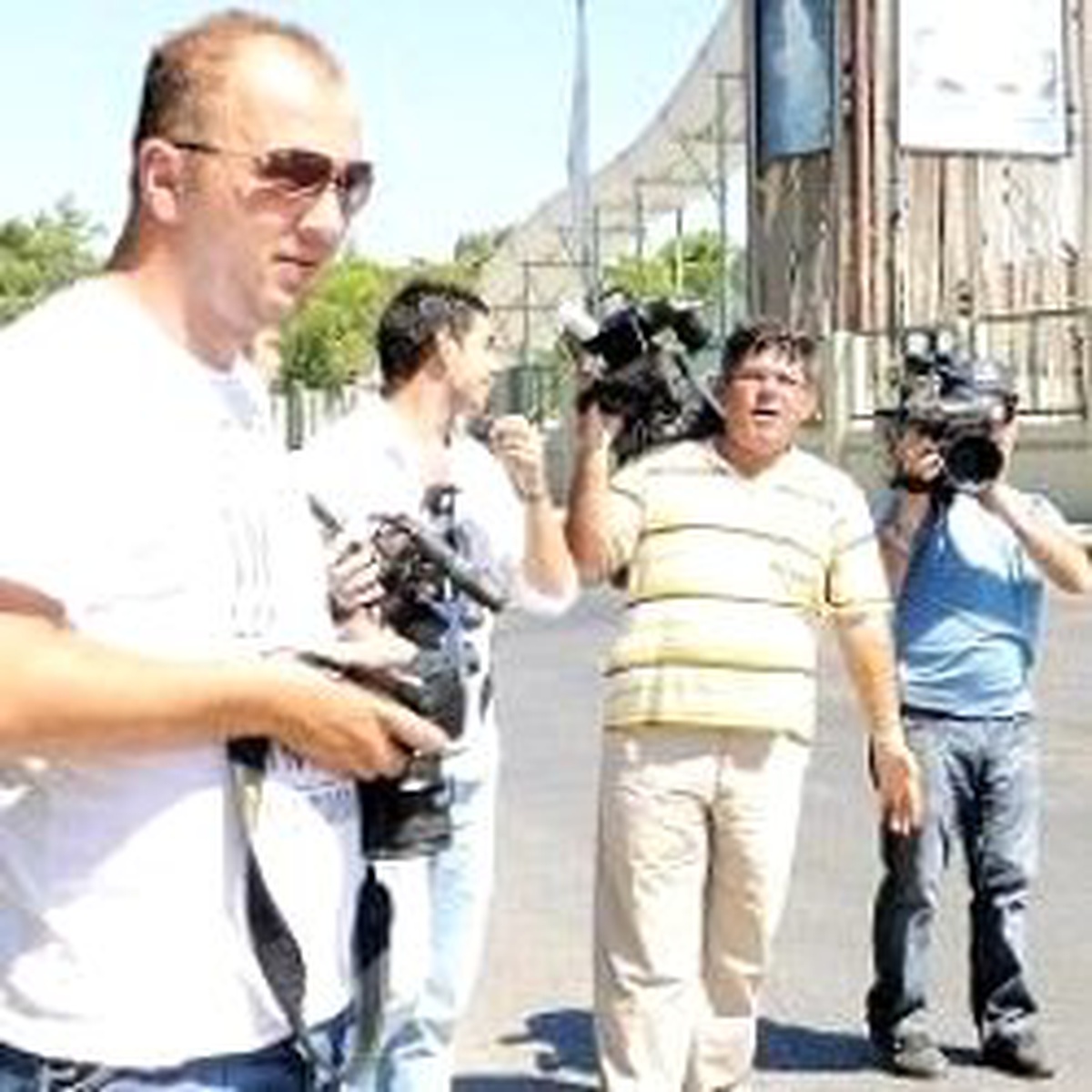 Yunanlılar 3'ü Gazeteci 5 Türk'ü Gözaltında Tuttu