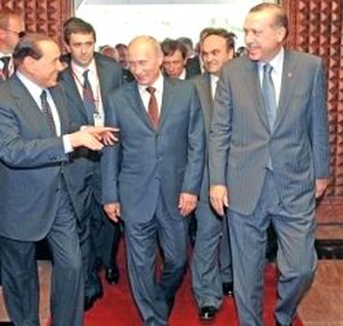 Türkiye, Güney Akım'a İmza Attı, Putin 'Nükleeri Aldık' Havasına Girdi