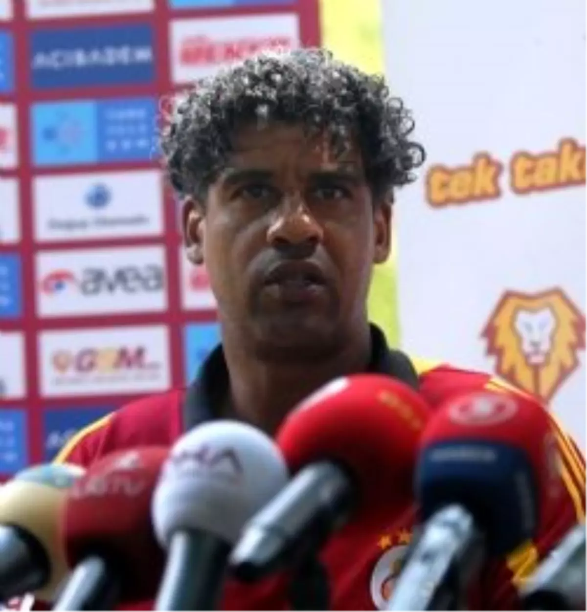 Rijkaard: Deplasmanda Kazanmak Çok Önemli