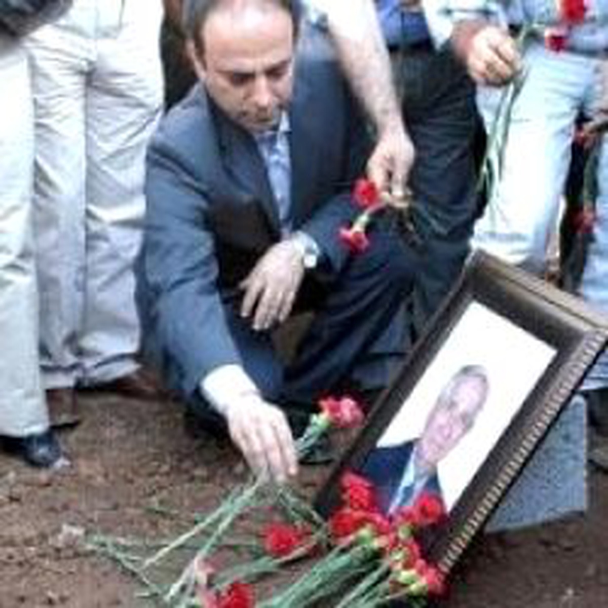 Aram Tigran'ın Mezarına Diyarbakır Toprağı Gitti