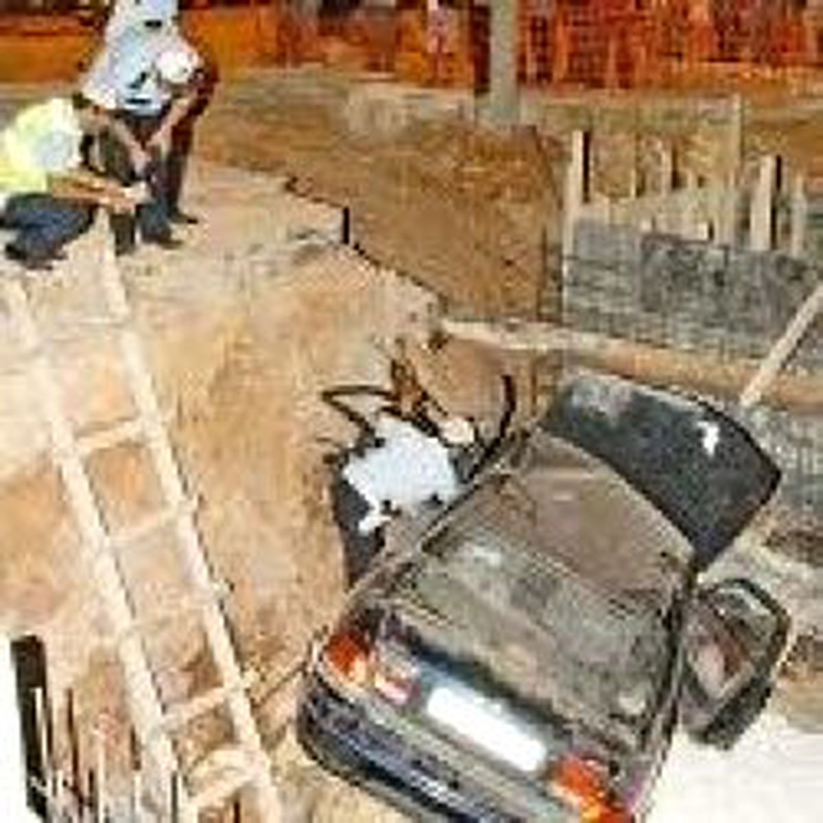 8 Metrelik Çukurda 8 Yaralı