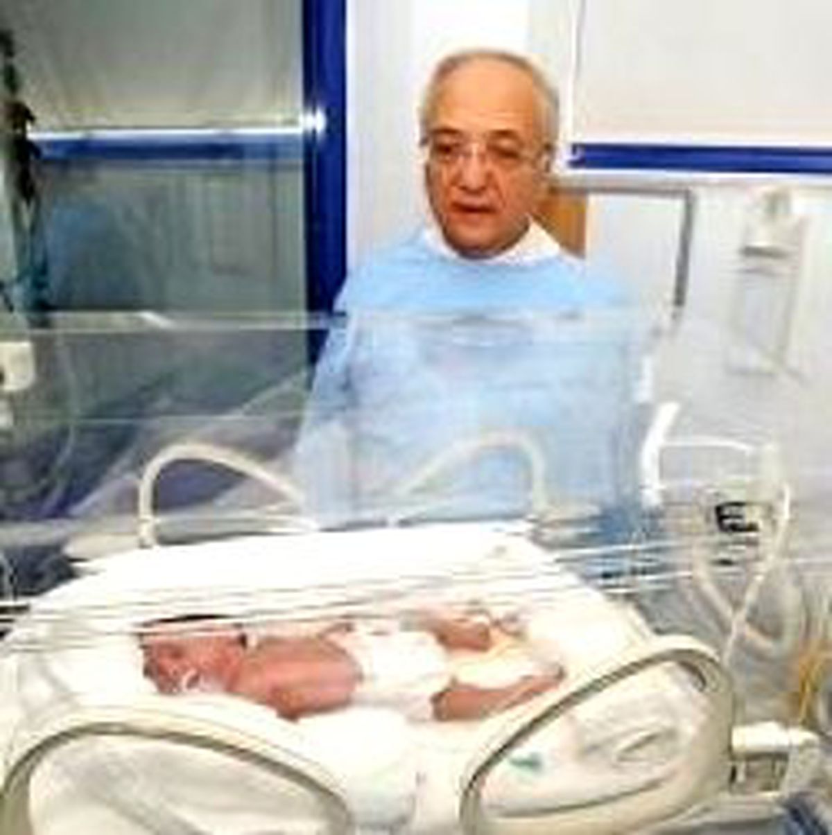 Bedirhan\'ın Minik Kalbine Bakıyorlar