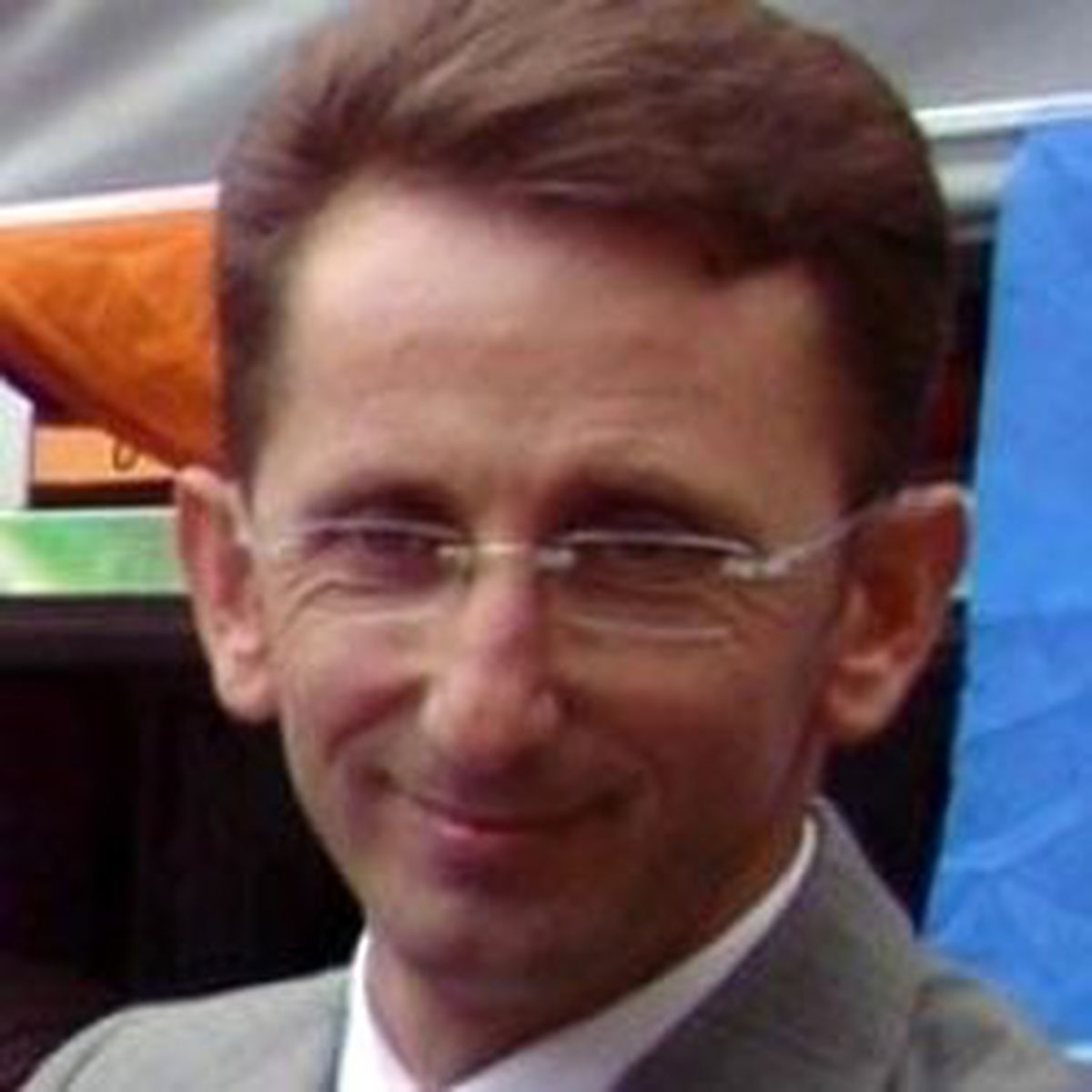 Göldeki Araç İçin Balıkçı Kayığı Getirildi
