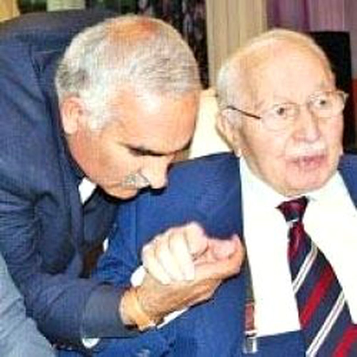 El Öpme Yarışı