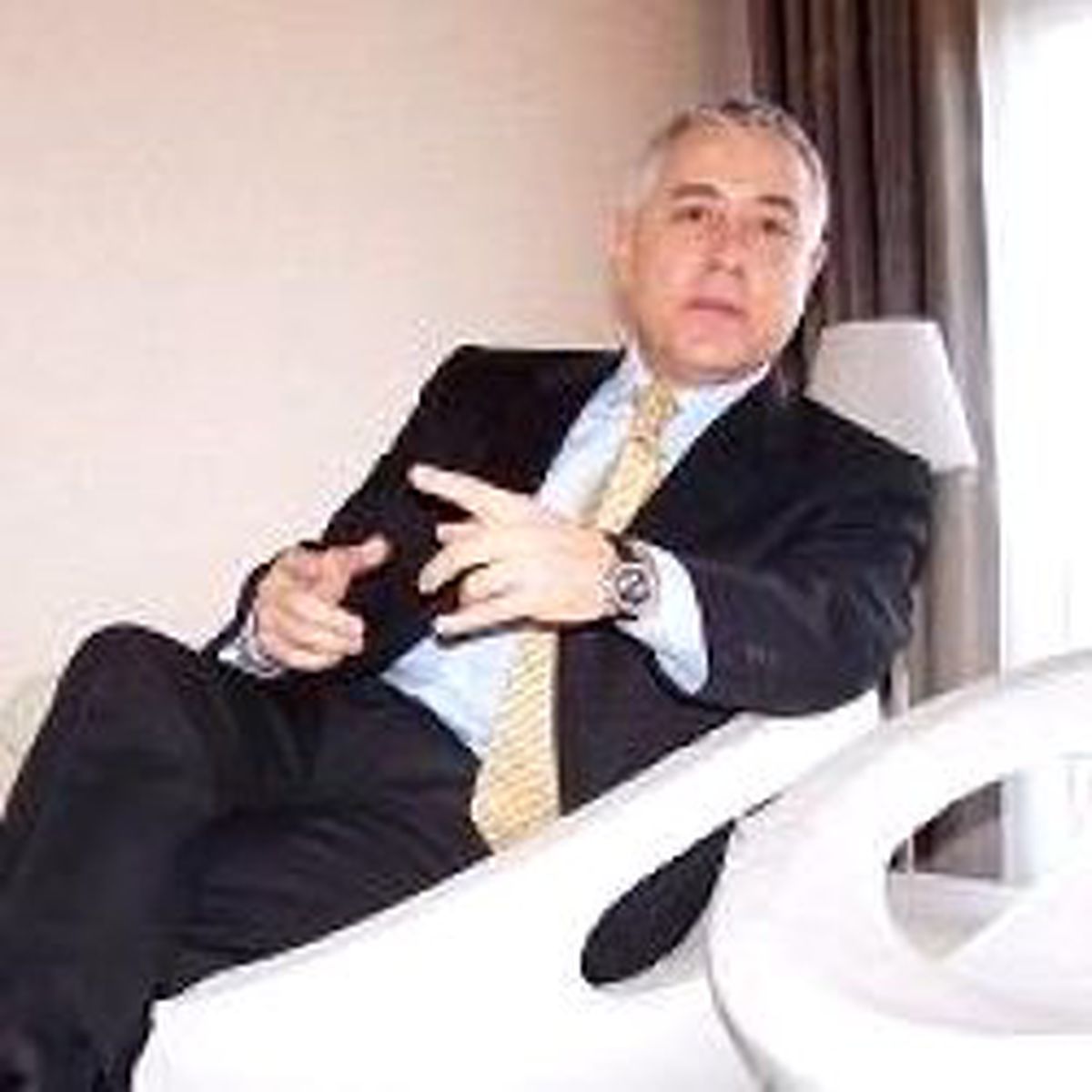 Devlet Vatandaşıyla Rekabet Ediyor