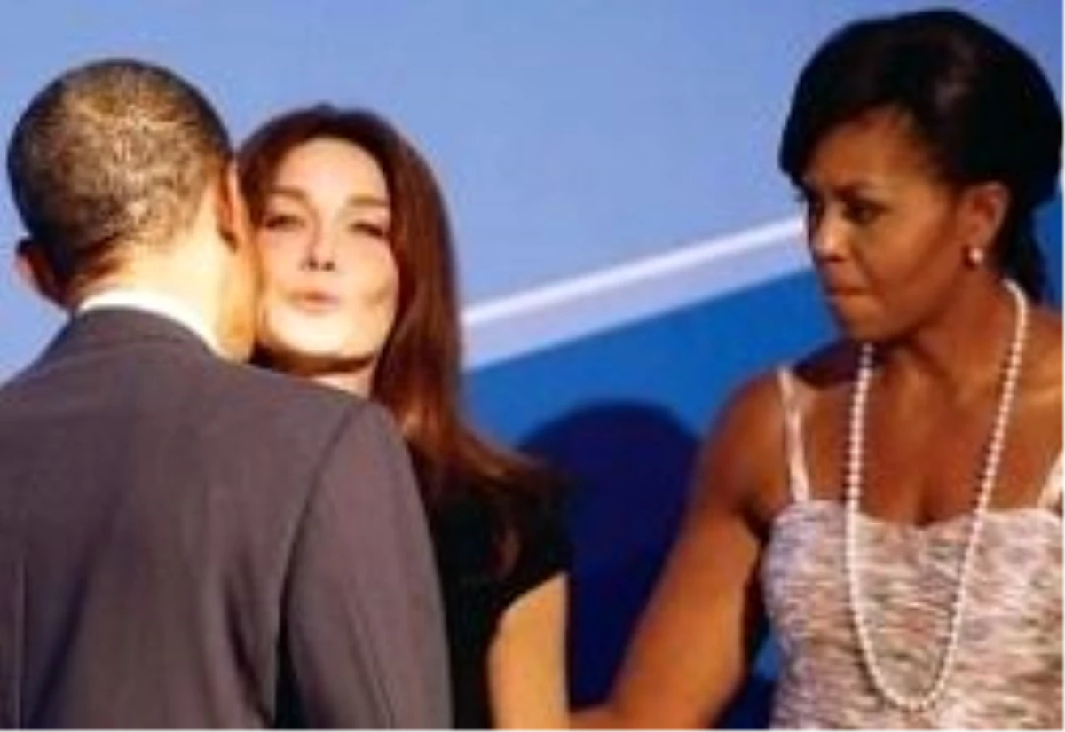 Obama Bruni\'yi Öpücüklere Boğdu